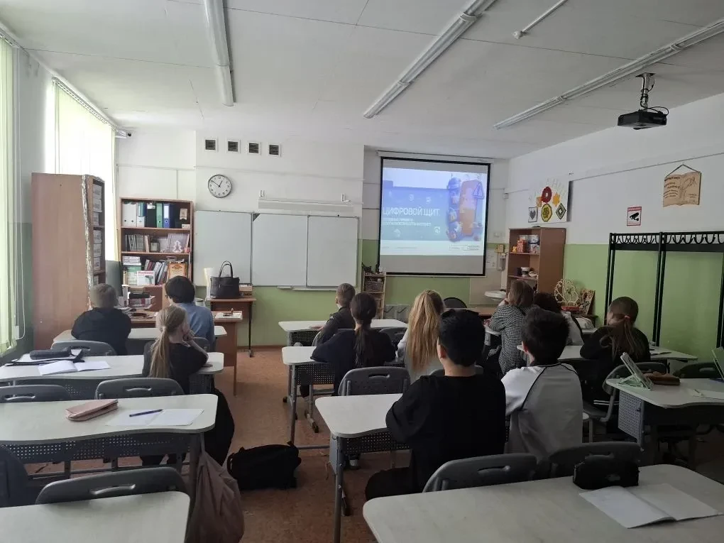В понедельник, 2 февраля, мы традиционно начинаем учебную неделю с внеурочного занятия "Разговоры о 