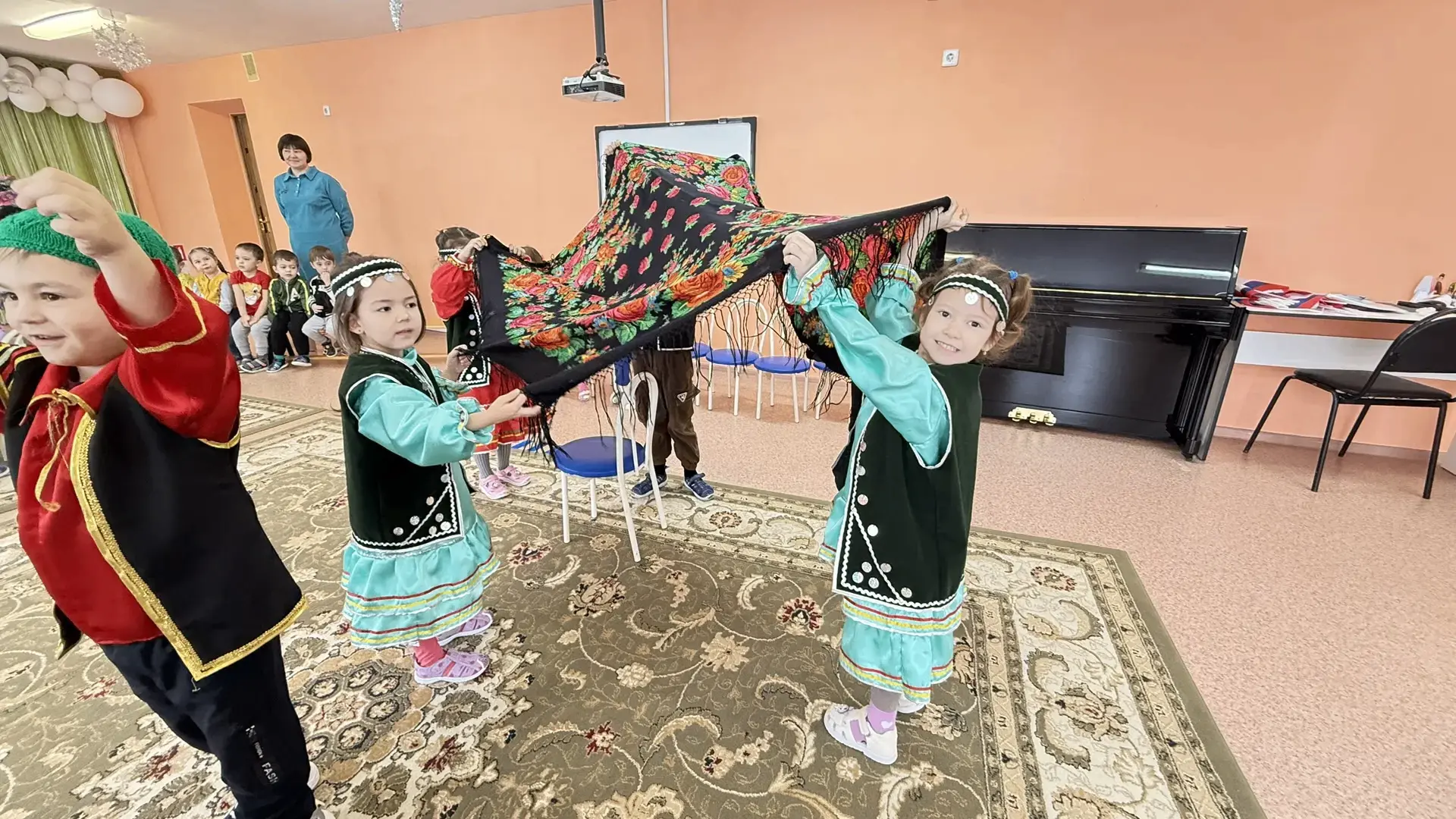 В рамках празднования Международного дня родного языка в старших группах дети совместно...