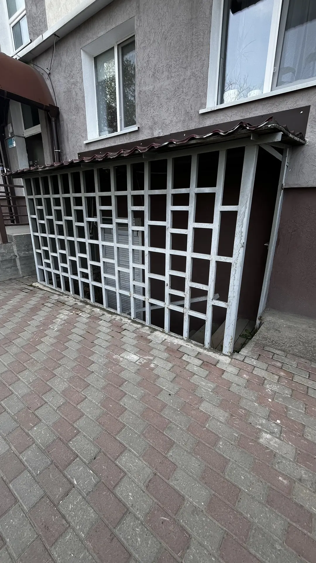 Администрация предлагает к рассмотрению объекты недвижимости площадью 90 и 70 кв. м. — ...