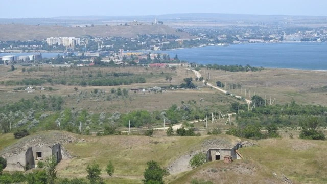 На 10 метров выше Митридата.
