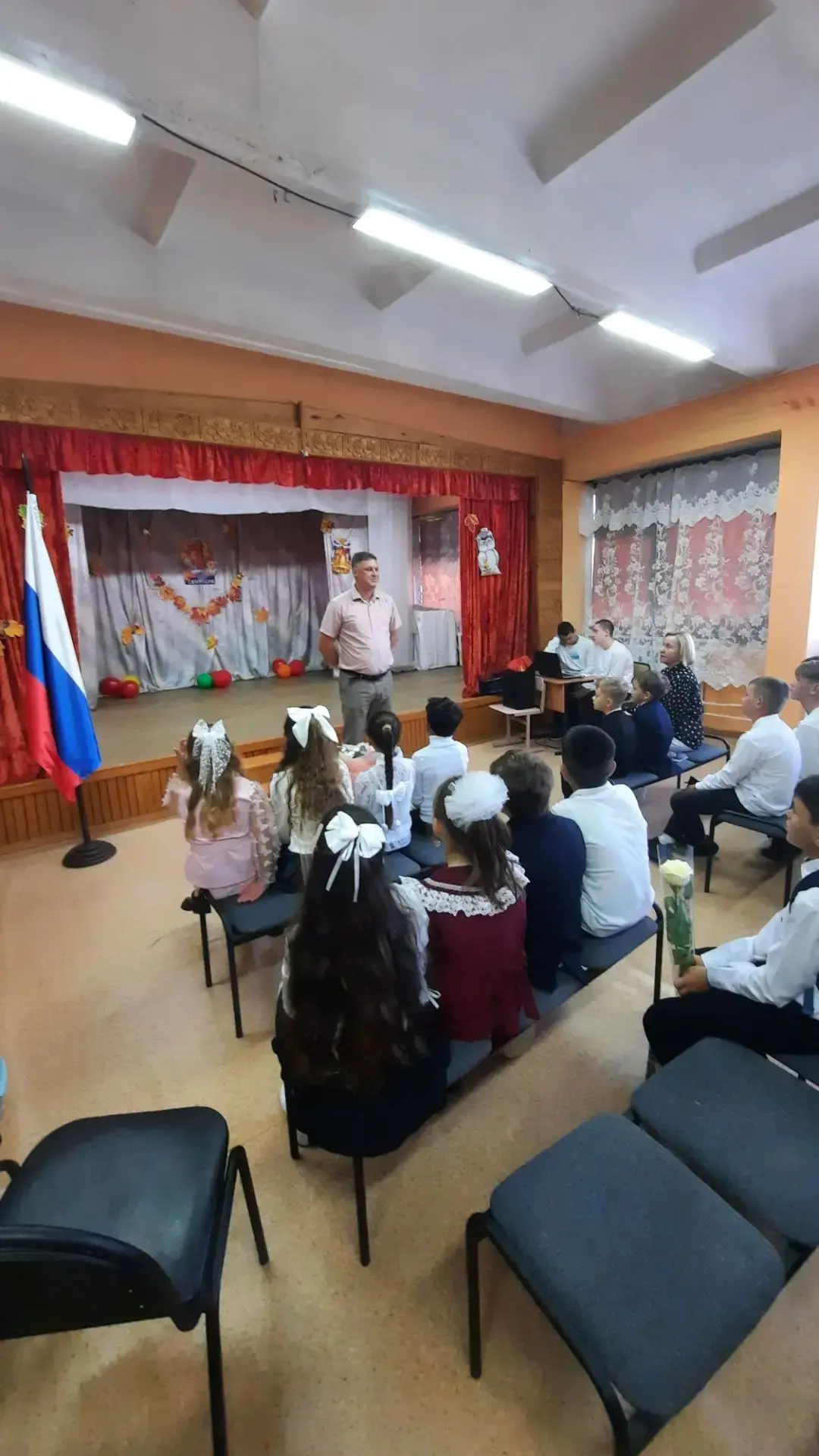 1 сентября в Макаровской школе — это не просто формальное мероприятие, а день встреч, у...