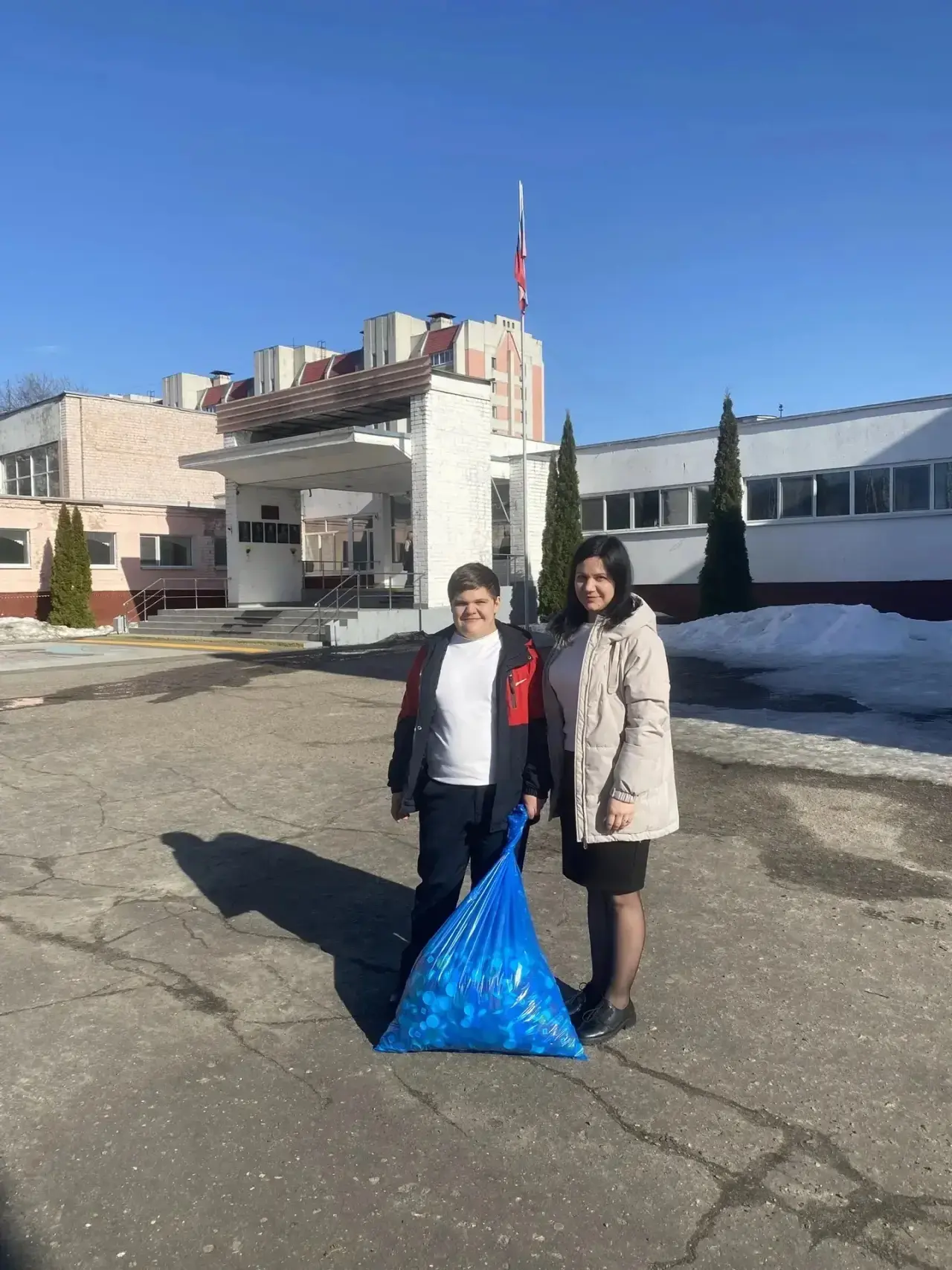 Благодарим 🤝 коллектив МБОУ СОШ №64 г. Брянска за сбор и доставку крышечек на пункт приёма. В сборе 