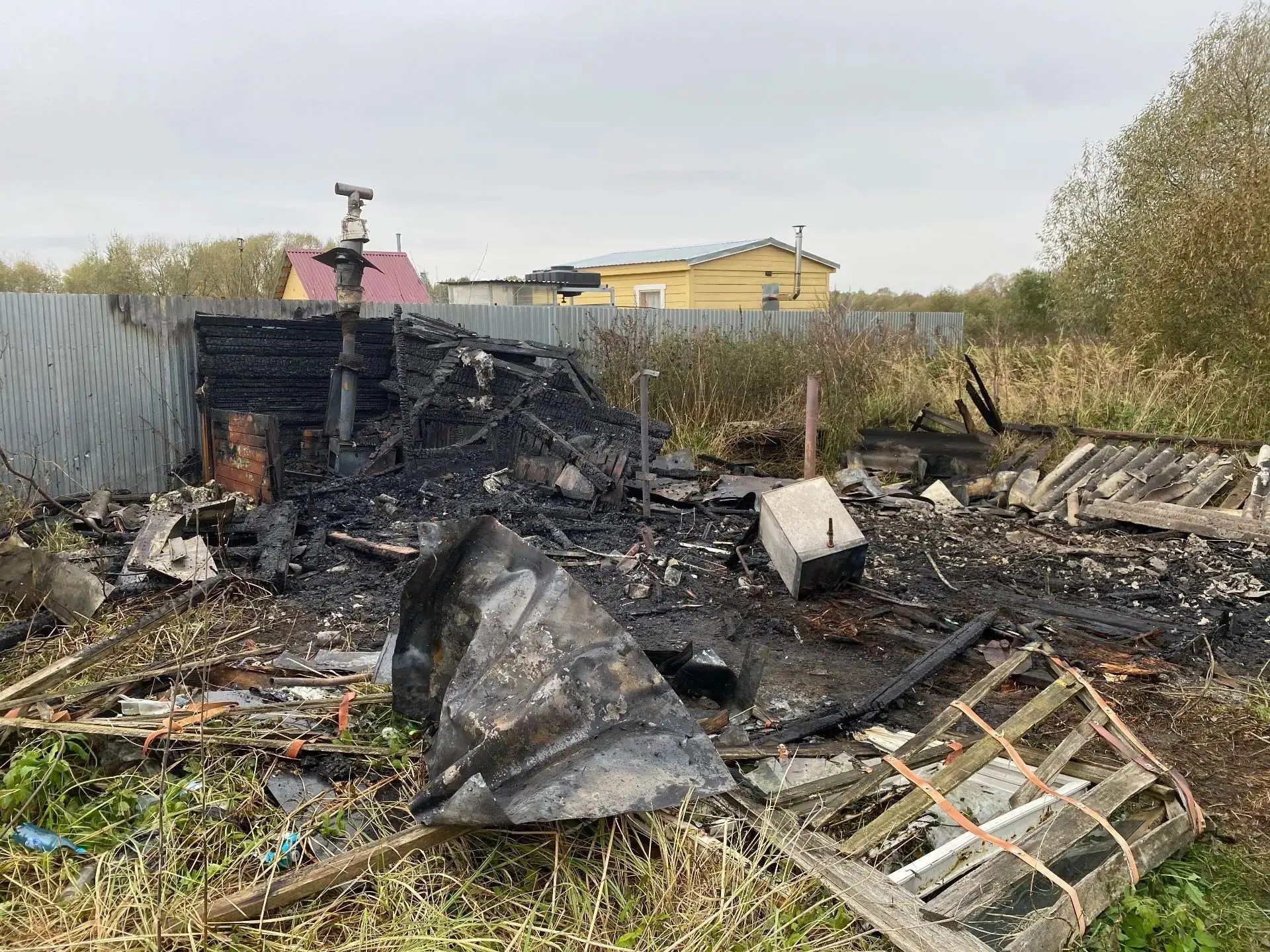 🔥 ОГОНЬ ЕДВА НЕ ПЕРЕКИНУЛСЯ НА ДОМА: ПОЖАР В ПУСТОШАХ, ЕСТЬ ПОСТРАДАВШИЙ