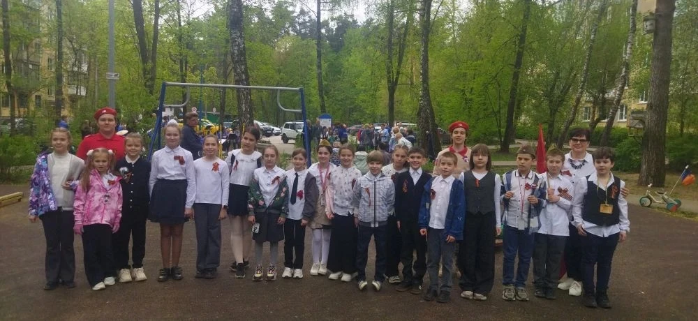 Правнуки Победы. Акция "Георгиевская ленточка"  8 мая юнармейцы школы провели акцию "Георгиевская ле