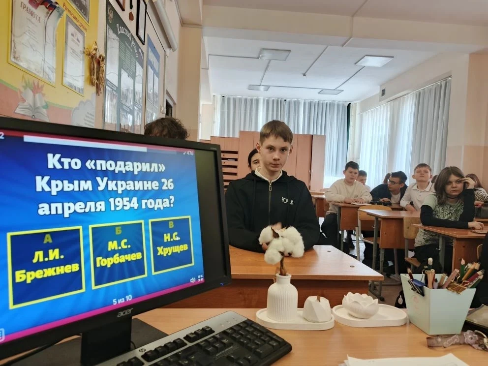 Крым и Россия — мы едины! 🌊🇷🇺  Сегодня в классах нашей школы царила особая атмосфера. Прошли классны