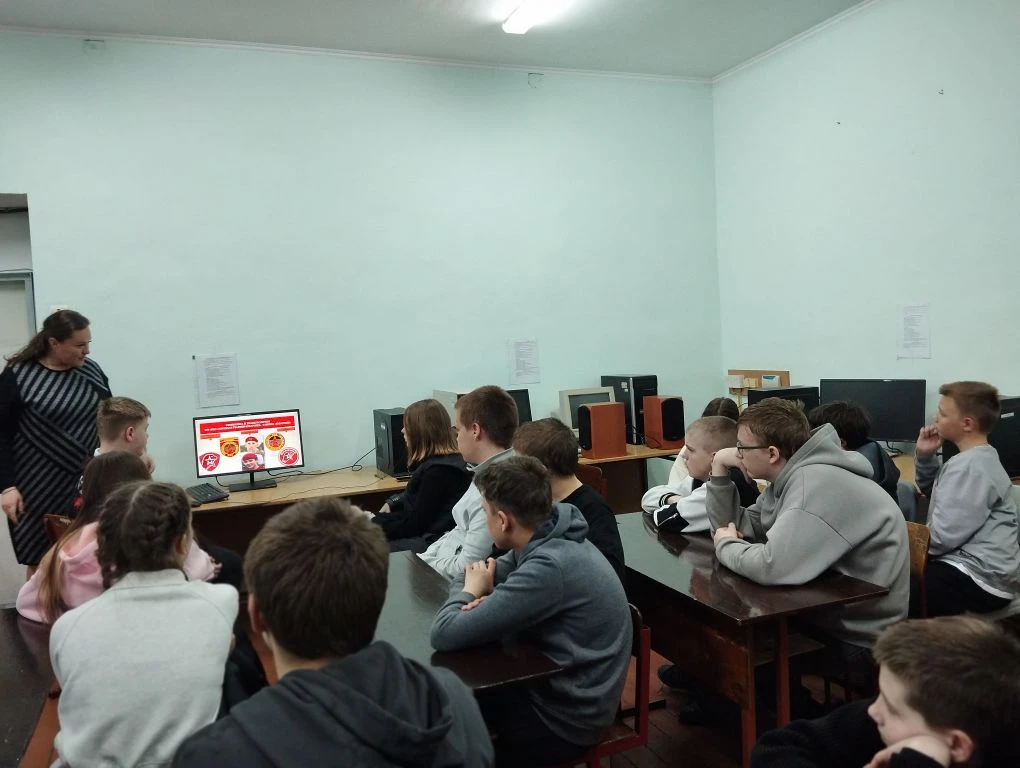 Вступай в Юнармию! 

У учеников 6-7 классов прошел ознакомительный урок о вступлении в ряды Юнармии.