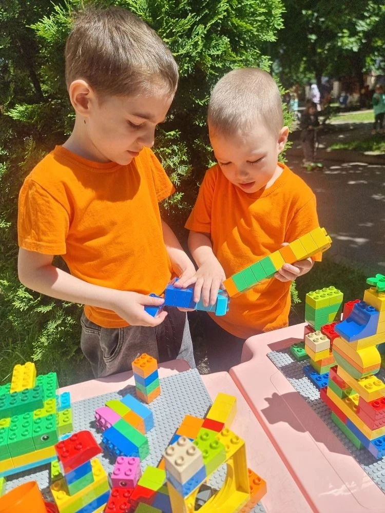 Умная прогулка ☀
 "День юного конструктора" 🧩 в младшей группе 4 МАДОУ1( корпус Мильчакова)