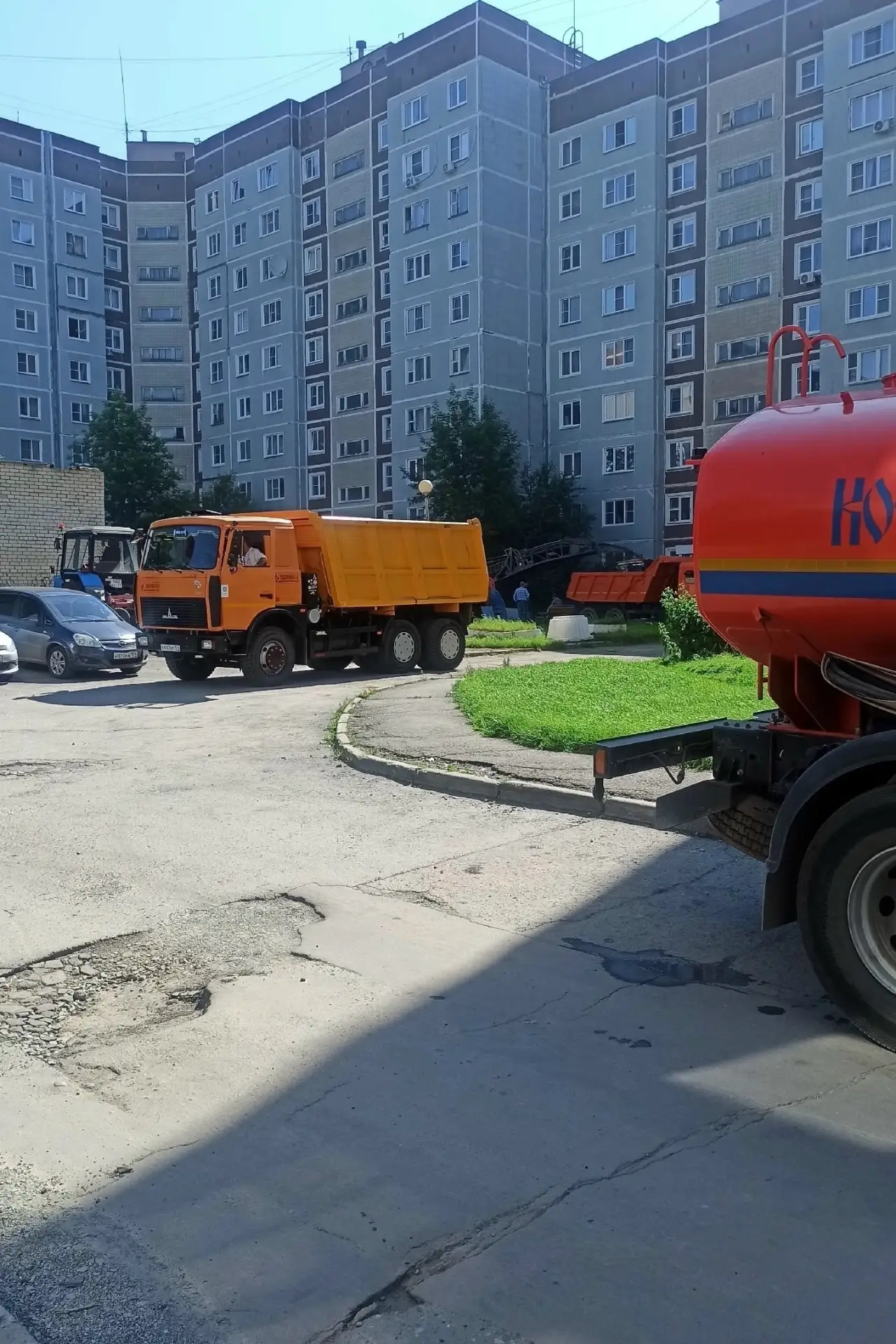 Стартовали работы в рамках программы "Наш дом - наш двор - наш город": на бульваре Гайдара начали  о