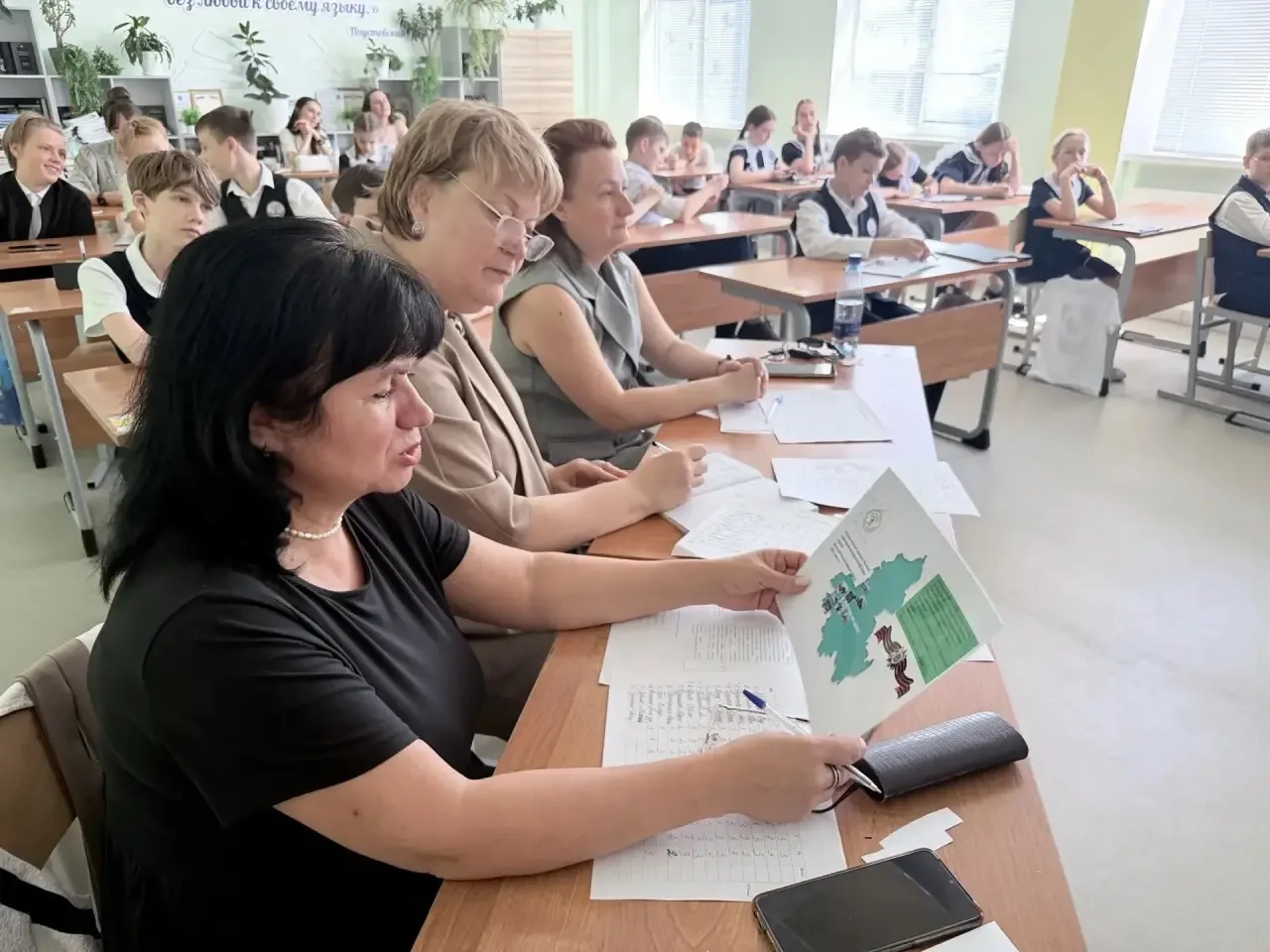 🧪 На днях в нашей школе царила атмосфера настоящих открытий!  Мы провели первую в истории школы иссл