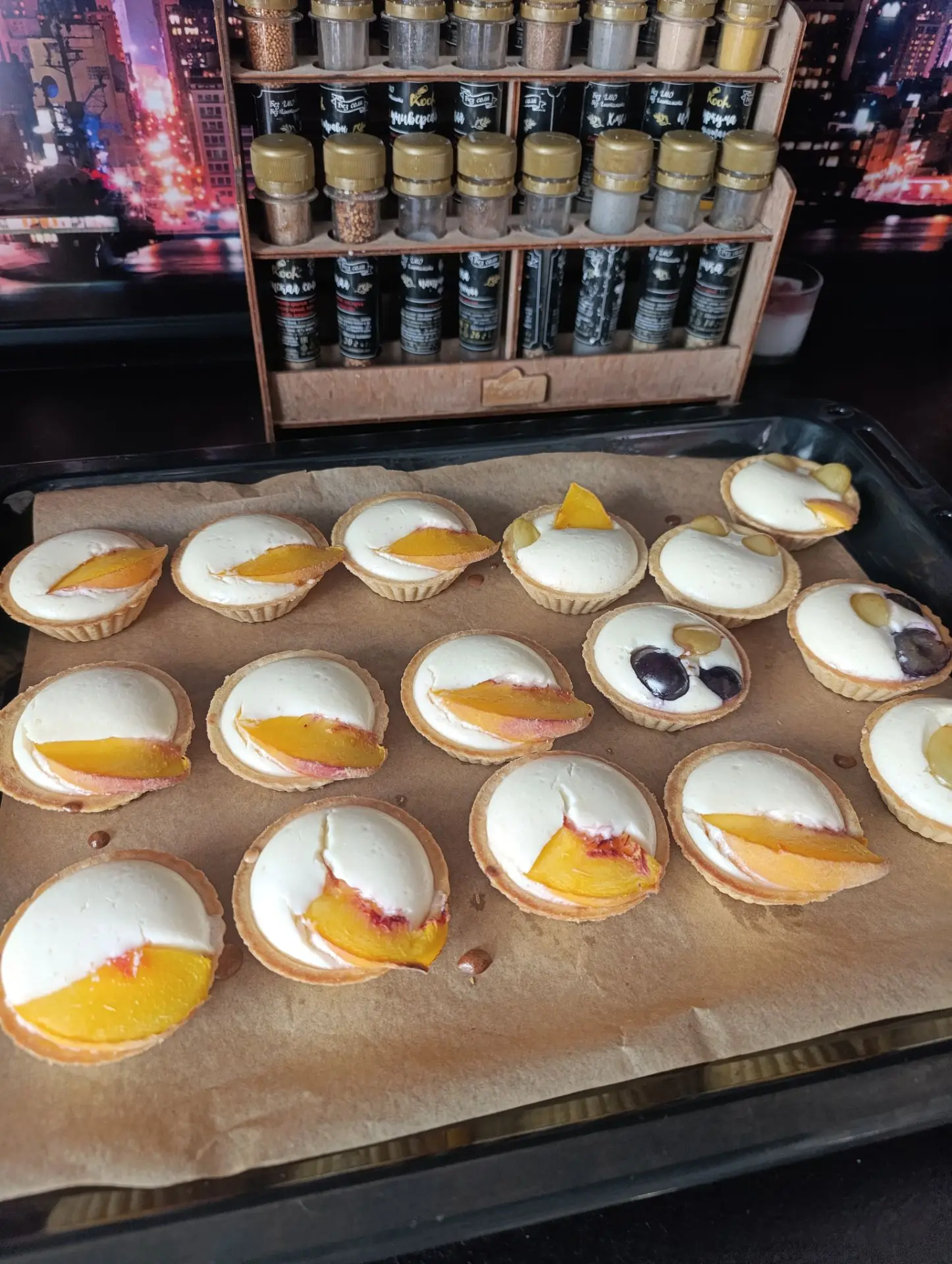 Мини чизкейки😋ждемс пока остынет и будем снимать дегустацию ☺давненько хотела их приго...