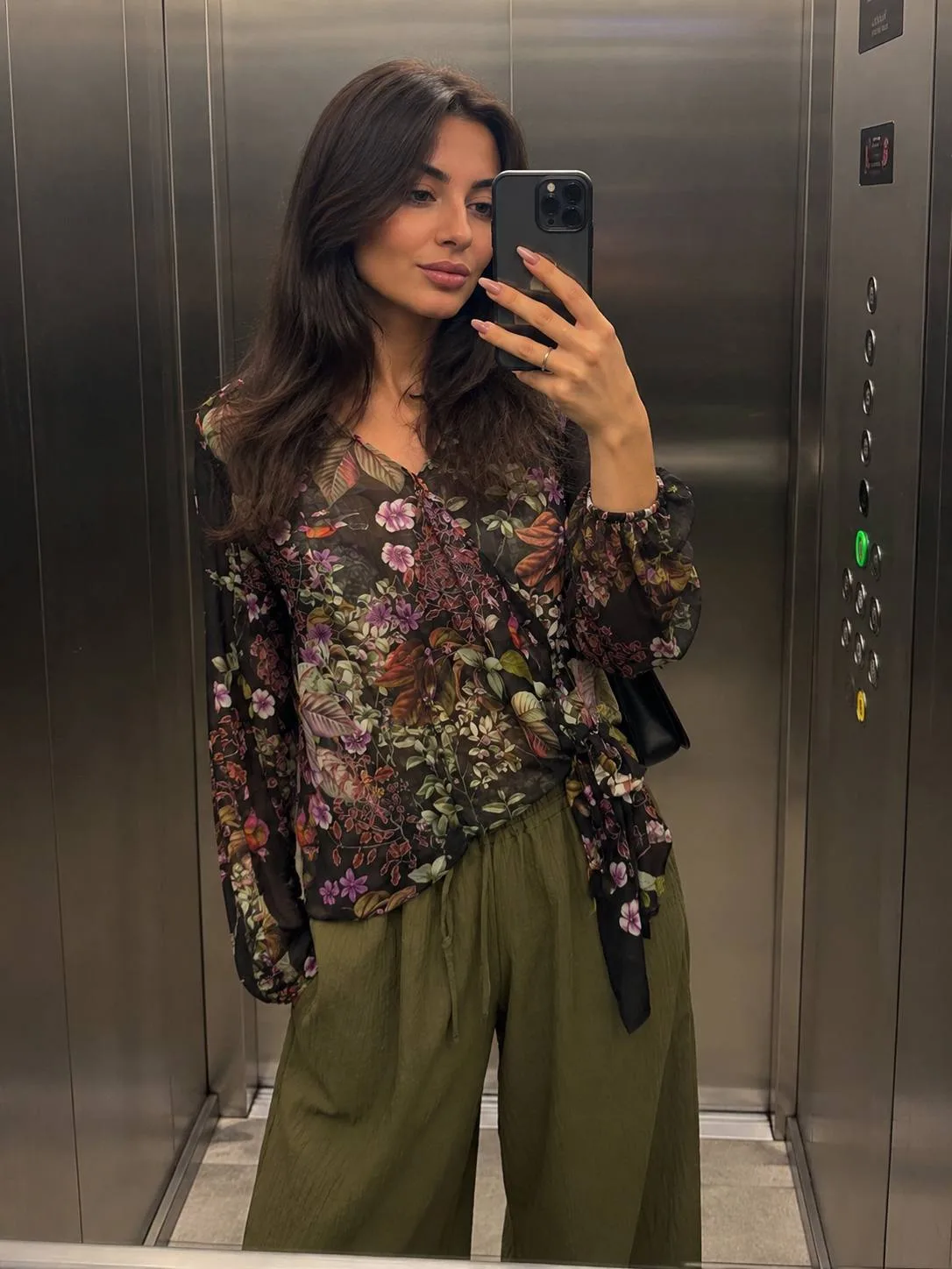 Torna disponibile la nostra blusa super leggera 

Art.SO2722
Blusa leggera 
8700 RUB
Tg.42,44,46,48
