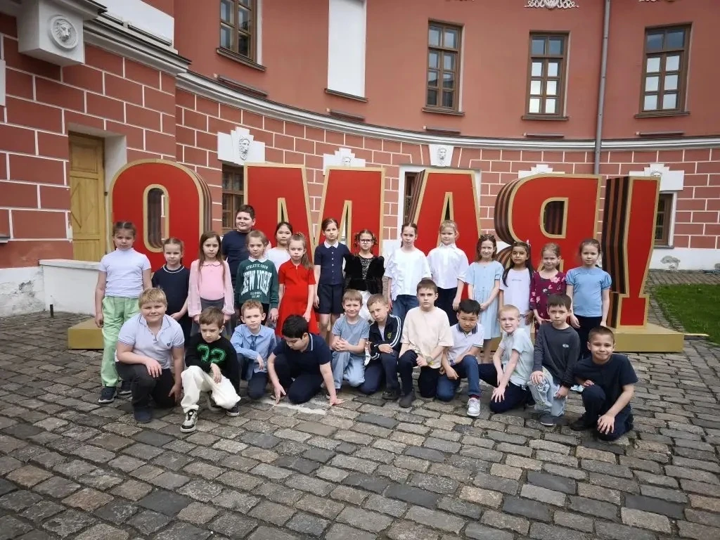🎗️ Подготовка ко Дню Победы в 1 «А» классе  В преддверии Дня Победы ученики 1 «А» класса приняли уча