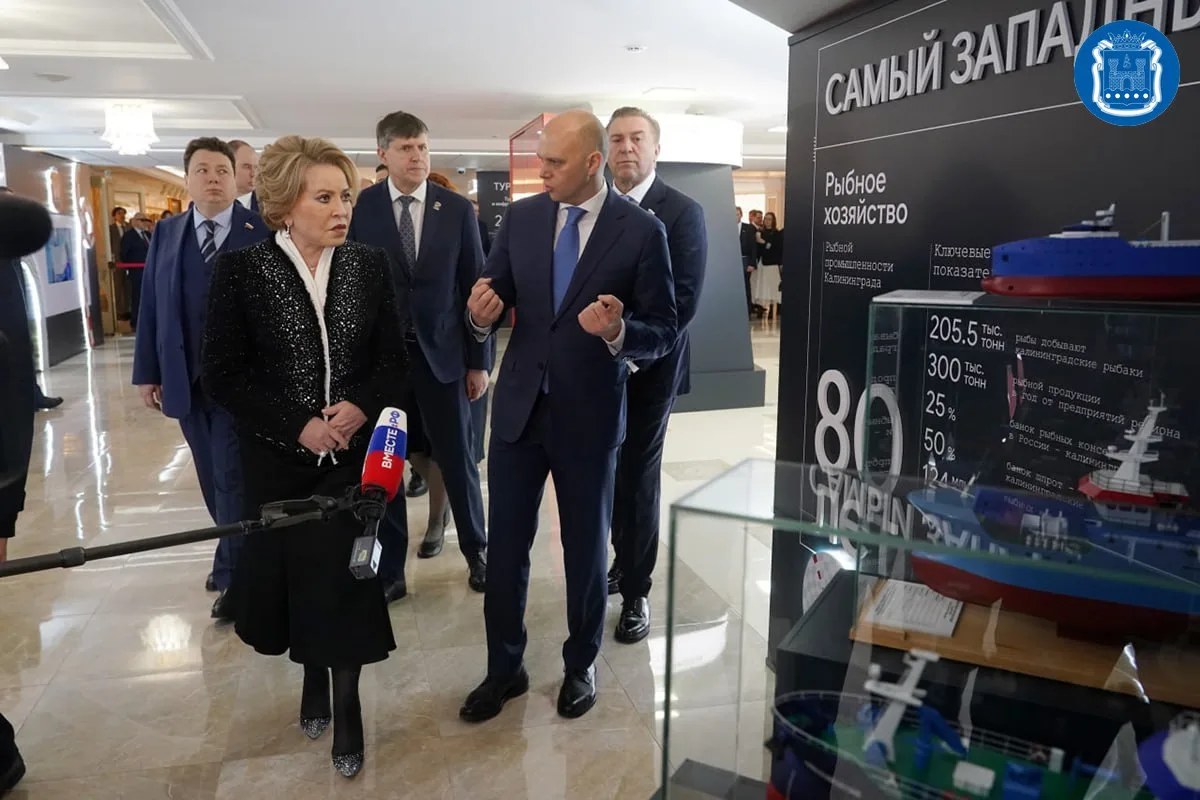 Алексей Беспрозванных представил выставку региона на Днях Калининградской области в верхней палате Ф