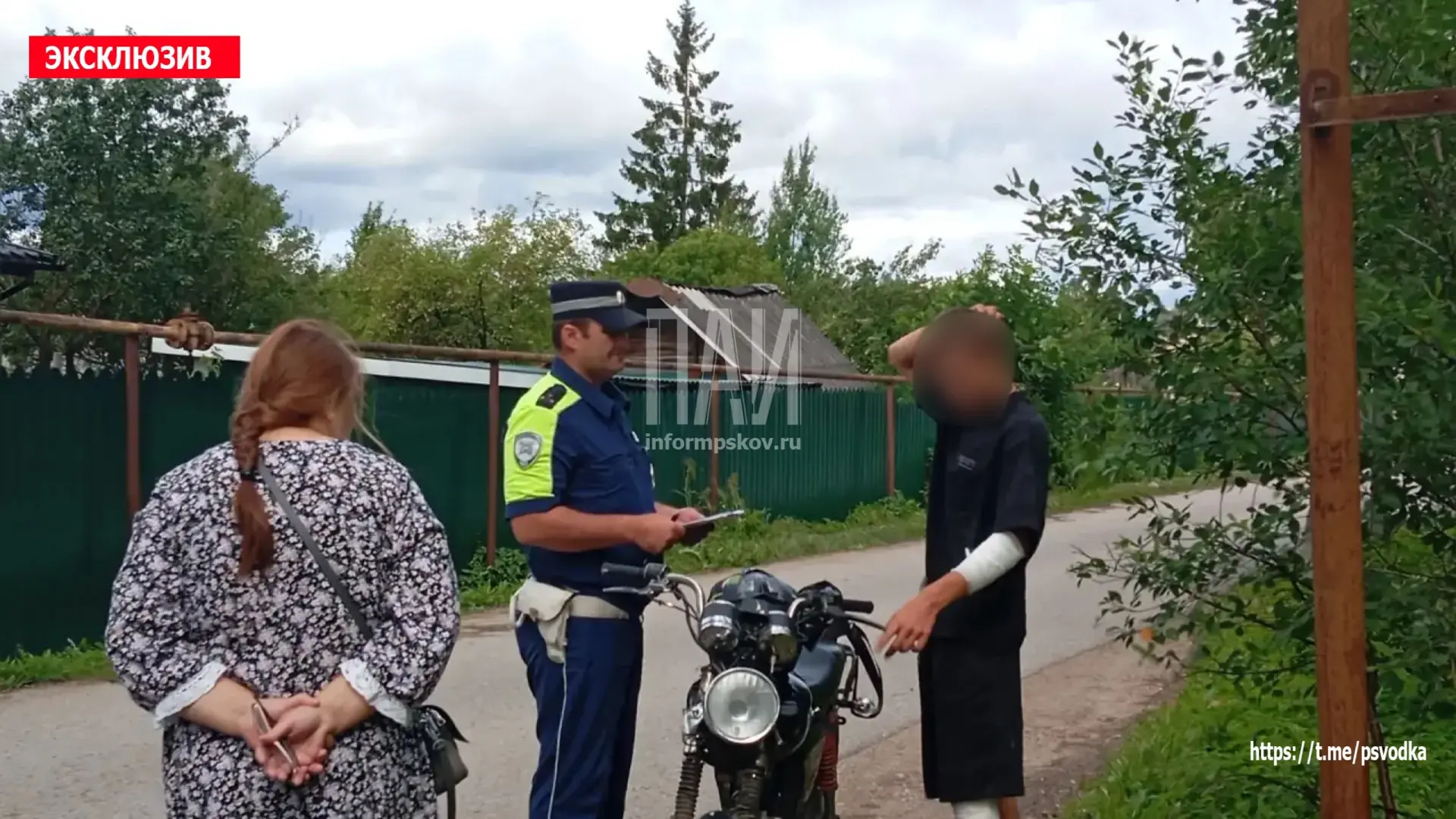 В Порхове, 
на перекрестке улиц Коминтерна 
и Кузнецова, произошло столкновение автомобиля Renault и
