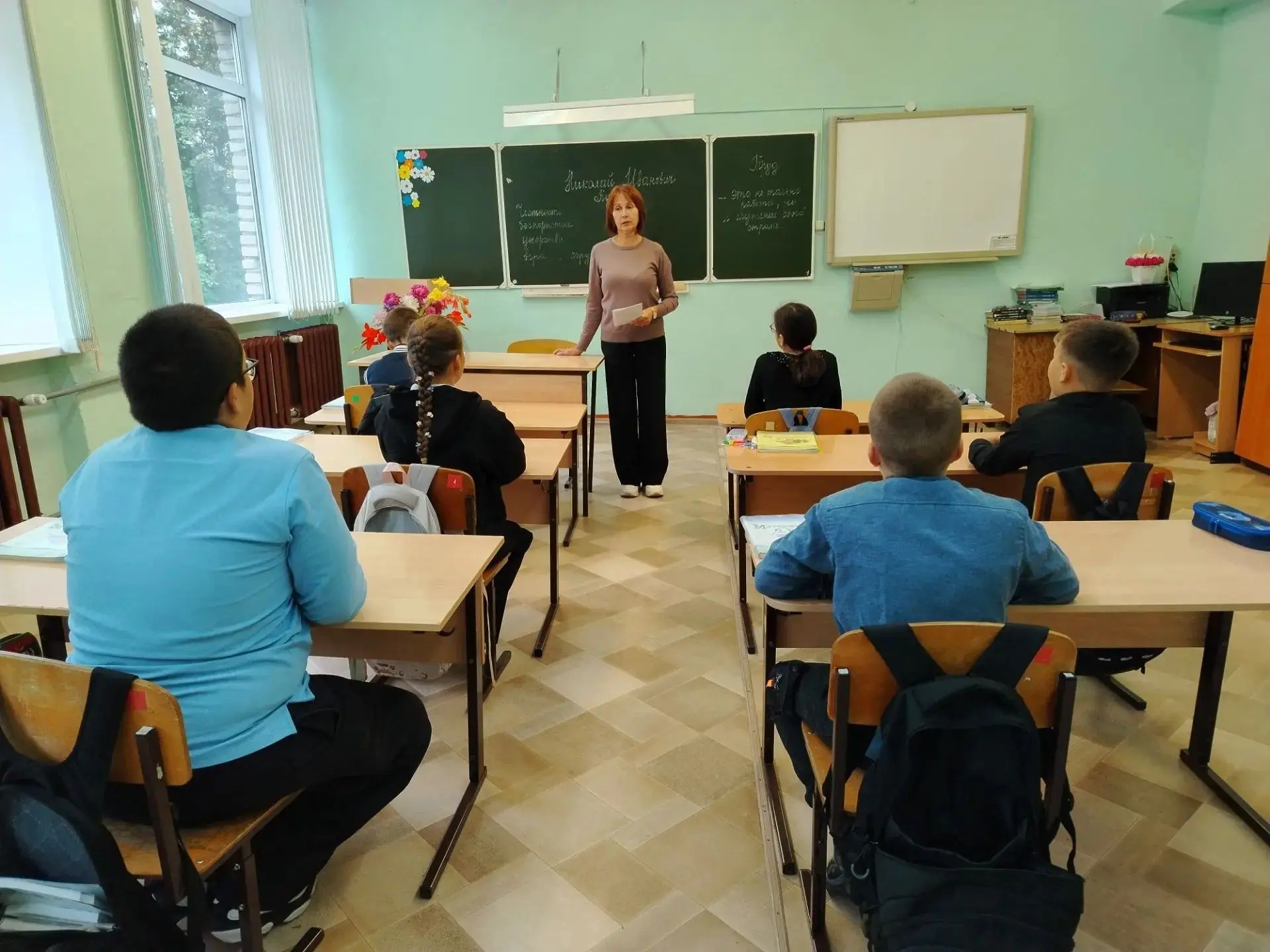 Каждый понедельник в нашей школе проводится линейка с выносом флага и исполнением гимна...