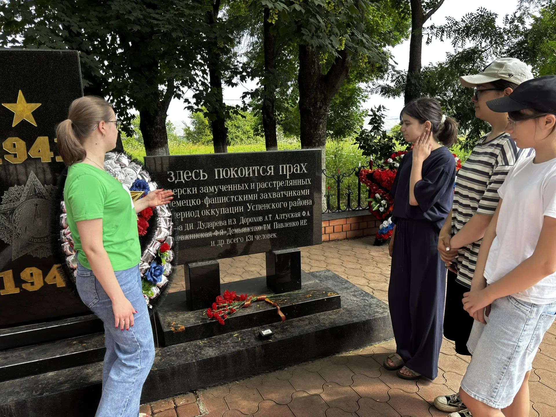 🕊️ Экскурсия для ребят музейного клуба : «Памятники и мемориальные доски: учимся читать» 🕊️Ребята 