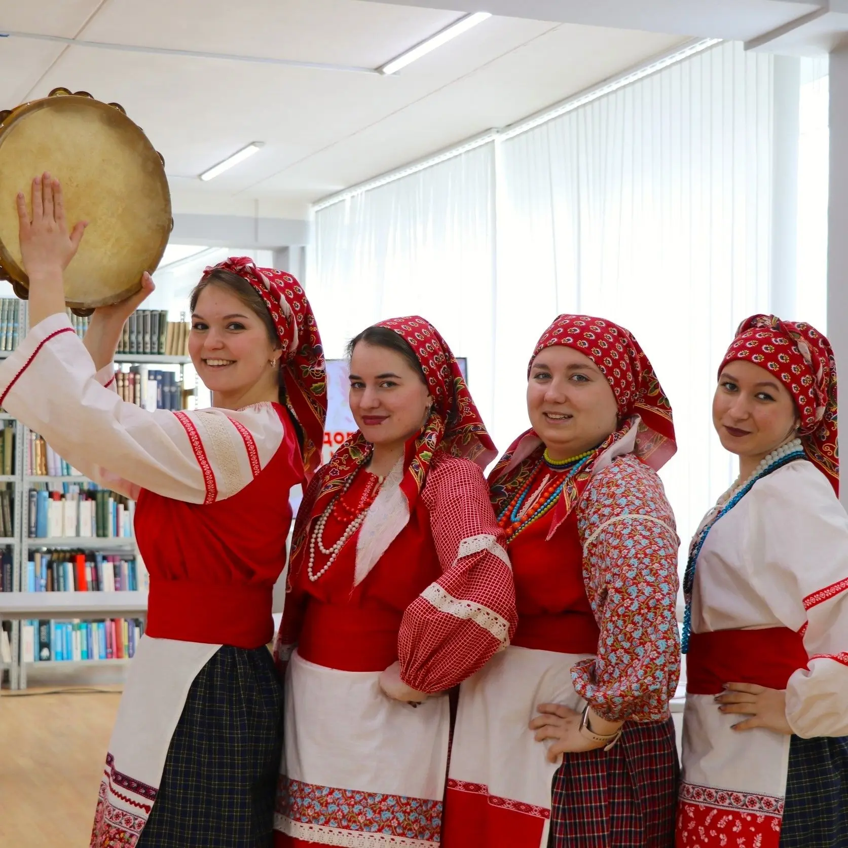 🎶 Сегодня стрелка нашего компаса указывает на старинные напевы