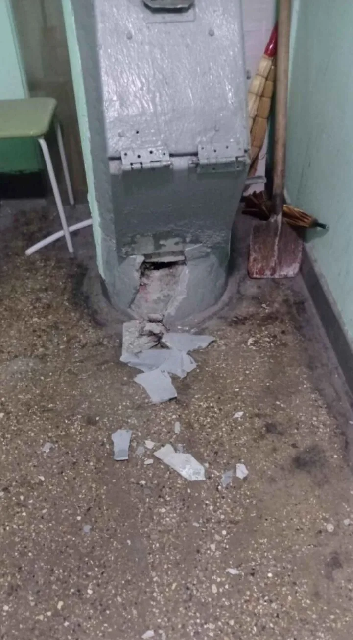 😱В мусоропроводе образовалась дыра
