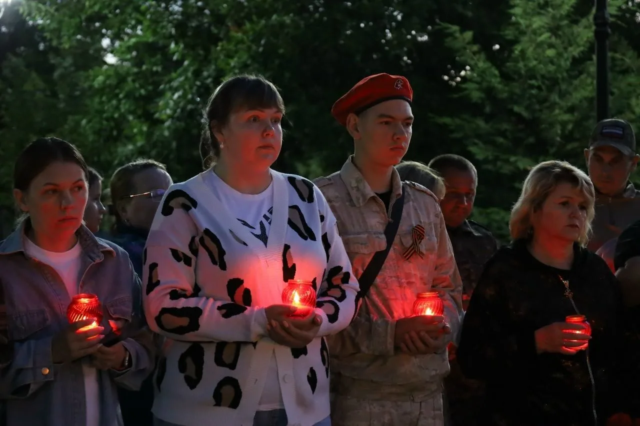 🗓В День памяти и скорби в станице Полтавской прошла акция «Свеча памяти». В 4 часа утр...