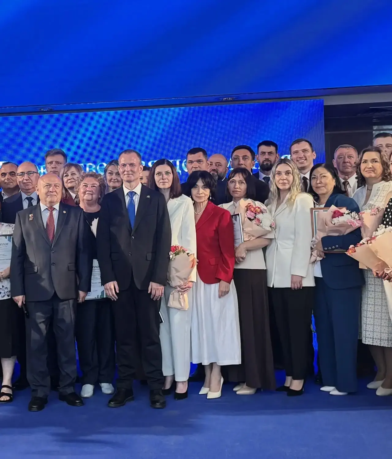 Гордимся нашими коллегами! 🏆 

Команда Нижневартовской психоневрологической больницы возвращается с