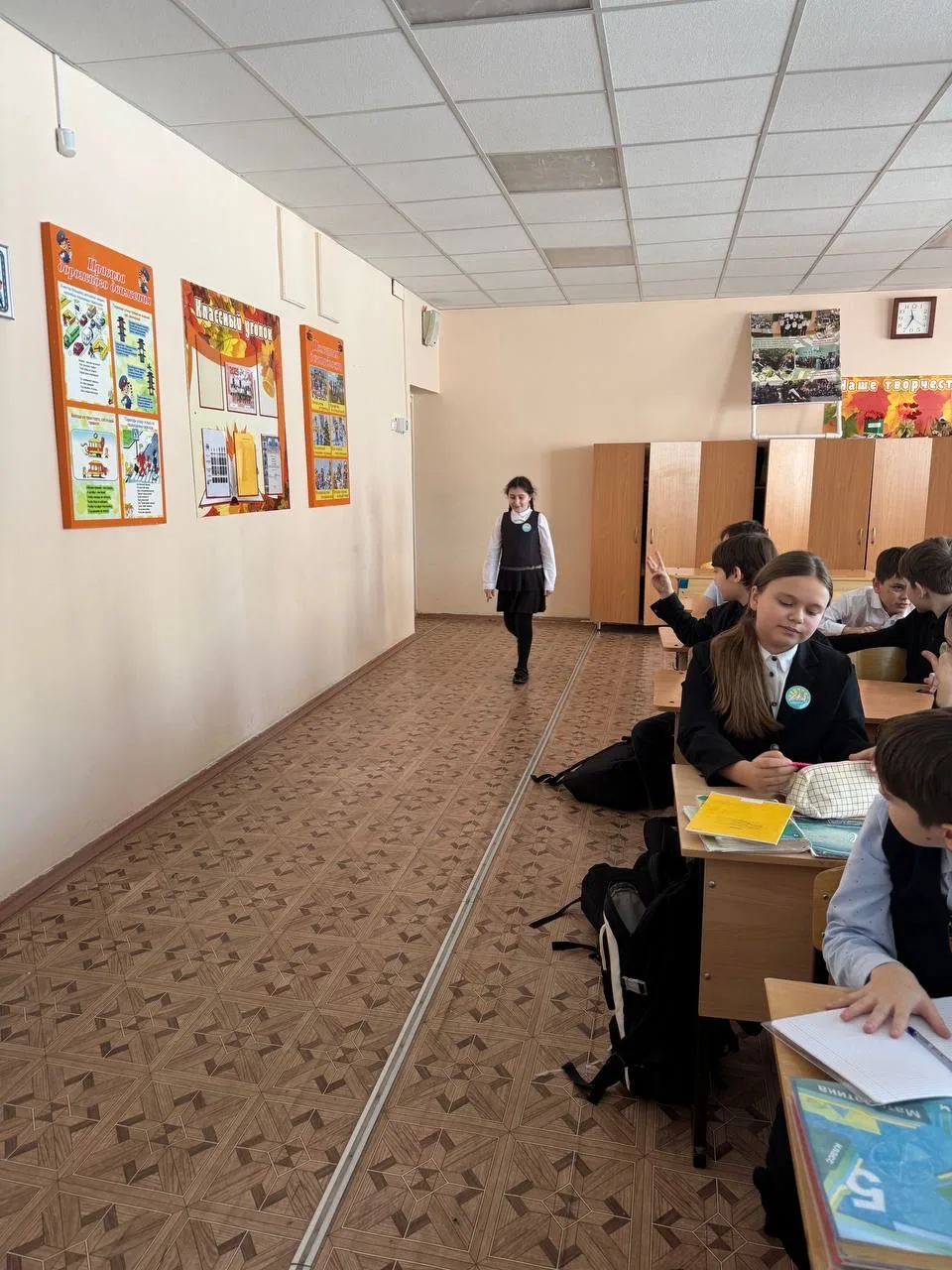Вести с урока👩🏻‍🏫  На уроке наглядной геометрии (учитель Аленькина Н.И.) учащиеся 5В класса познаком