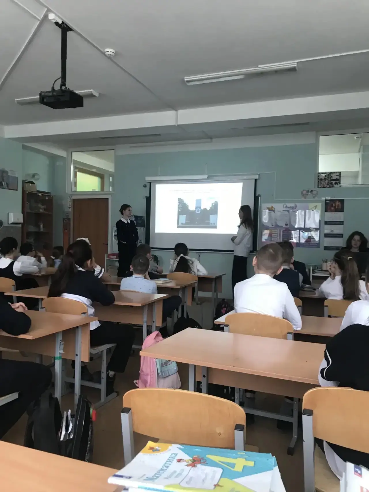 В 4 «В» классе подвели итоги трека «Орлёнок-Хранитель исторической памяти».Просмотрели видеоролик ,с