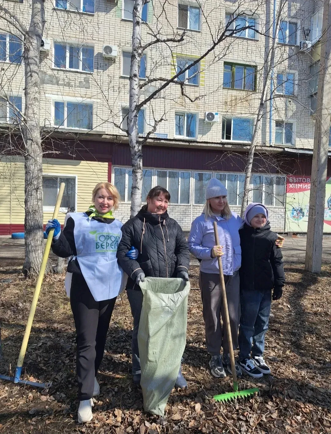 🌿 Как приятно видеть, что ребята с раннего возраста приучаются к труду, осознают его цену и вместе с