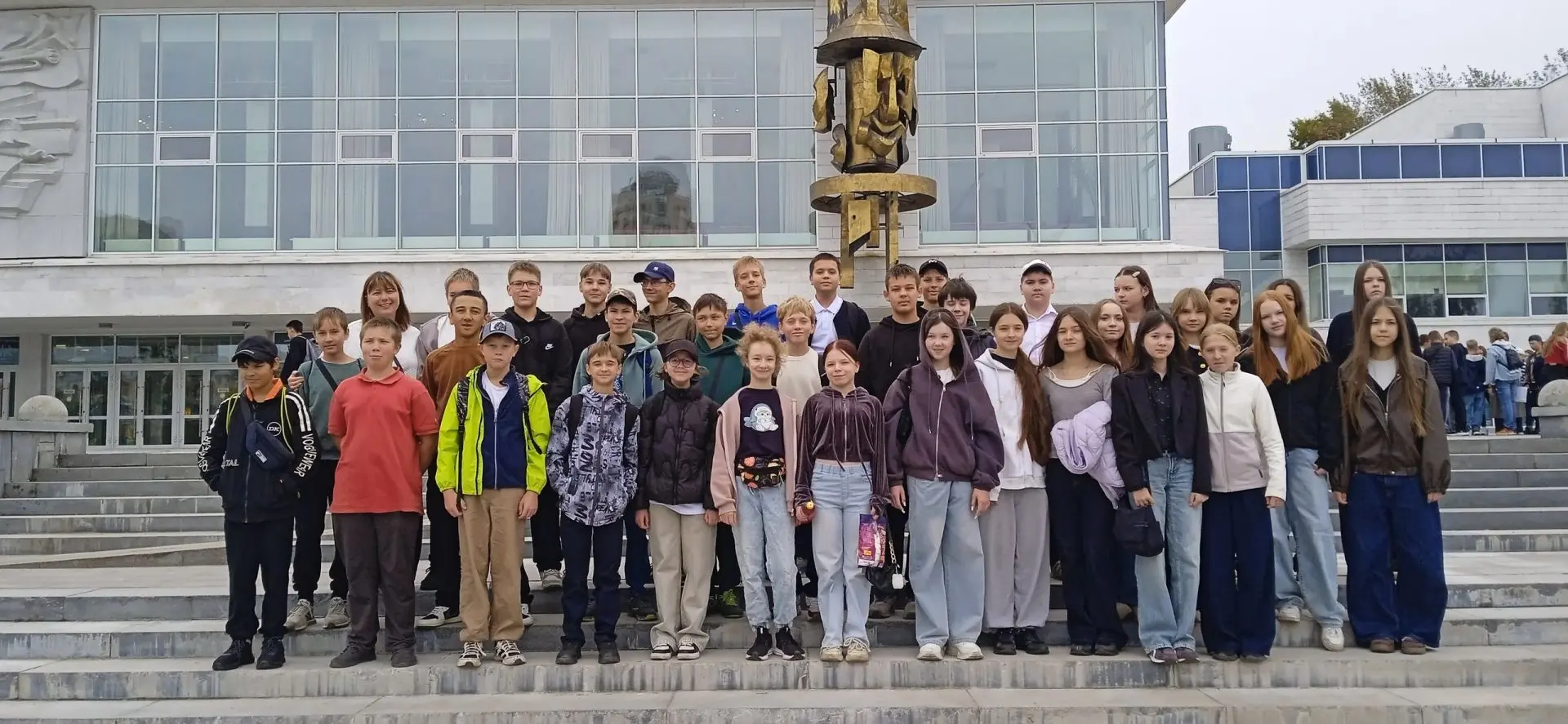 👧👦Учащихся 7 «Б» и 7 «В» классов вместе с классными руководителями и по совместительс...