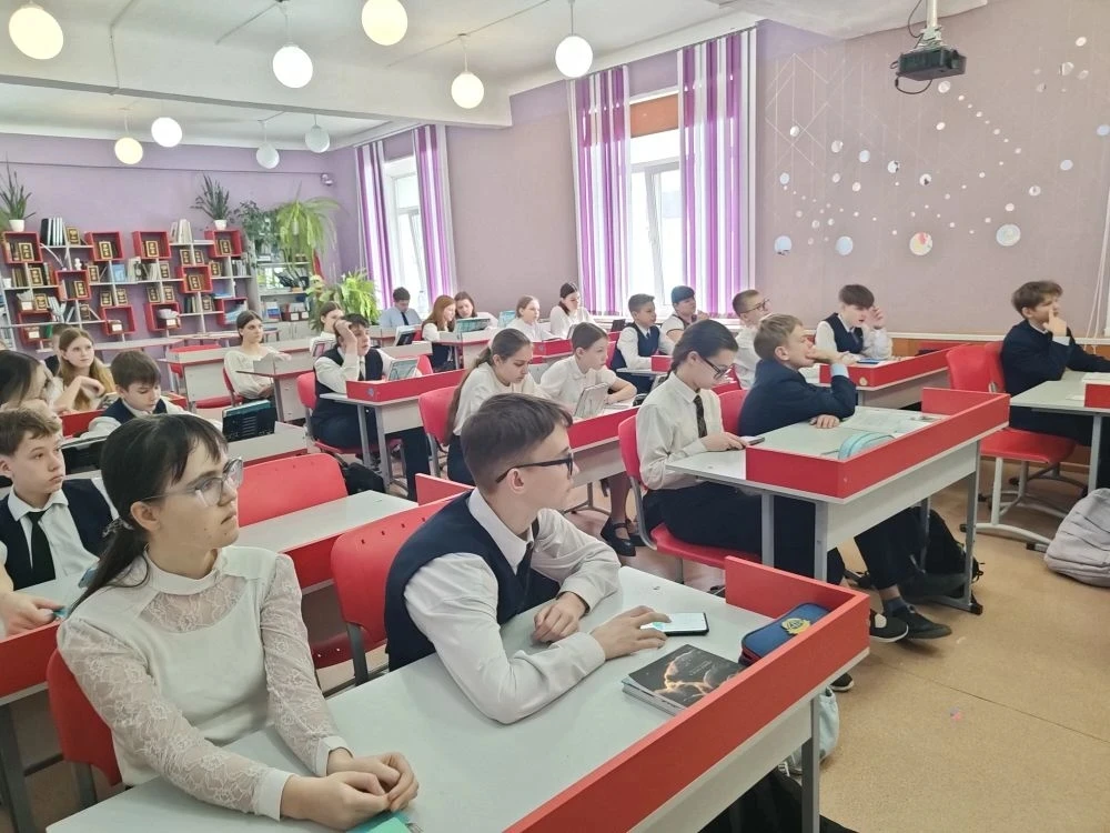 ГИМНАЗИСТЫ СТАЛИ УЧАСТНИКАМИ ЗАСЕДАНИЯ ЛИТЕРАТУРНОГО КЛУБА, ПОСВЯЩЁННОГО ГОДУ ЕДИНСТВА НАРОДОВ РОССИ