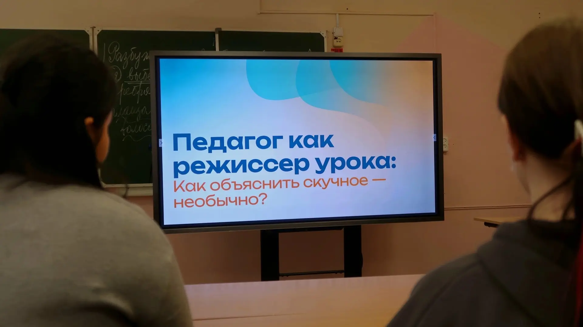 Наши студенты учат школьников конструировать образовательные игры! 🎓🧩
 
Проект «ВПроекте» набирает