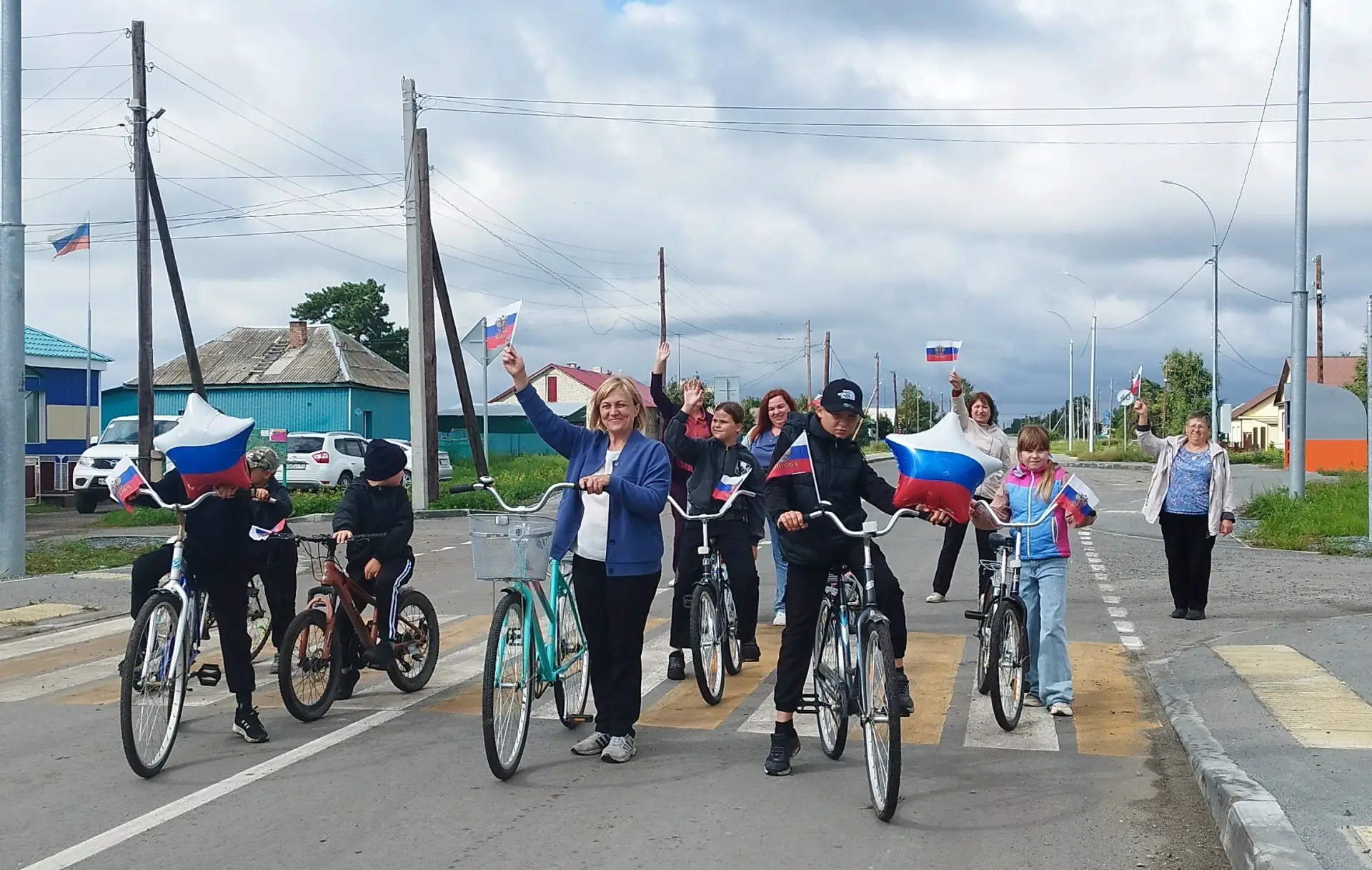 🚴‍♂️🇷🇺 В преддверии Дня государственного флага Российской Федерации сотрудники и акт...