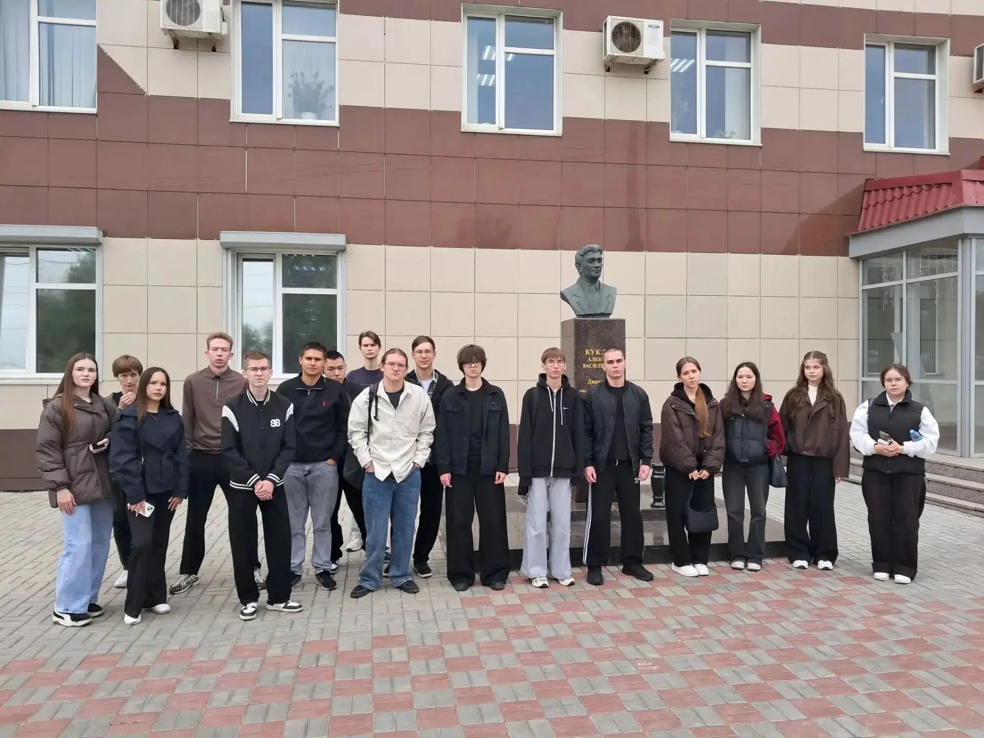 Знаете, сколько этапов проходит обычный кабель, прежде чем попасть к вам в розетку? 🤔