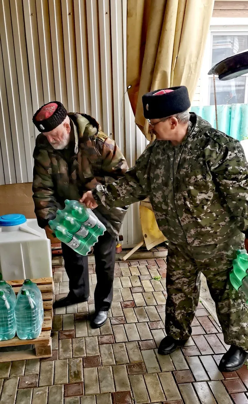 📦 Казаки Горячеключевского районного казачьего общества совместно с ветеранами МВД отправили гуманит
