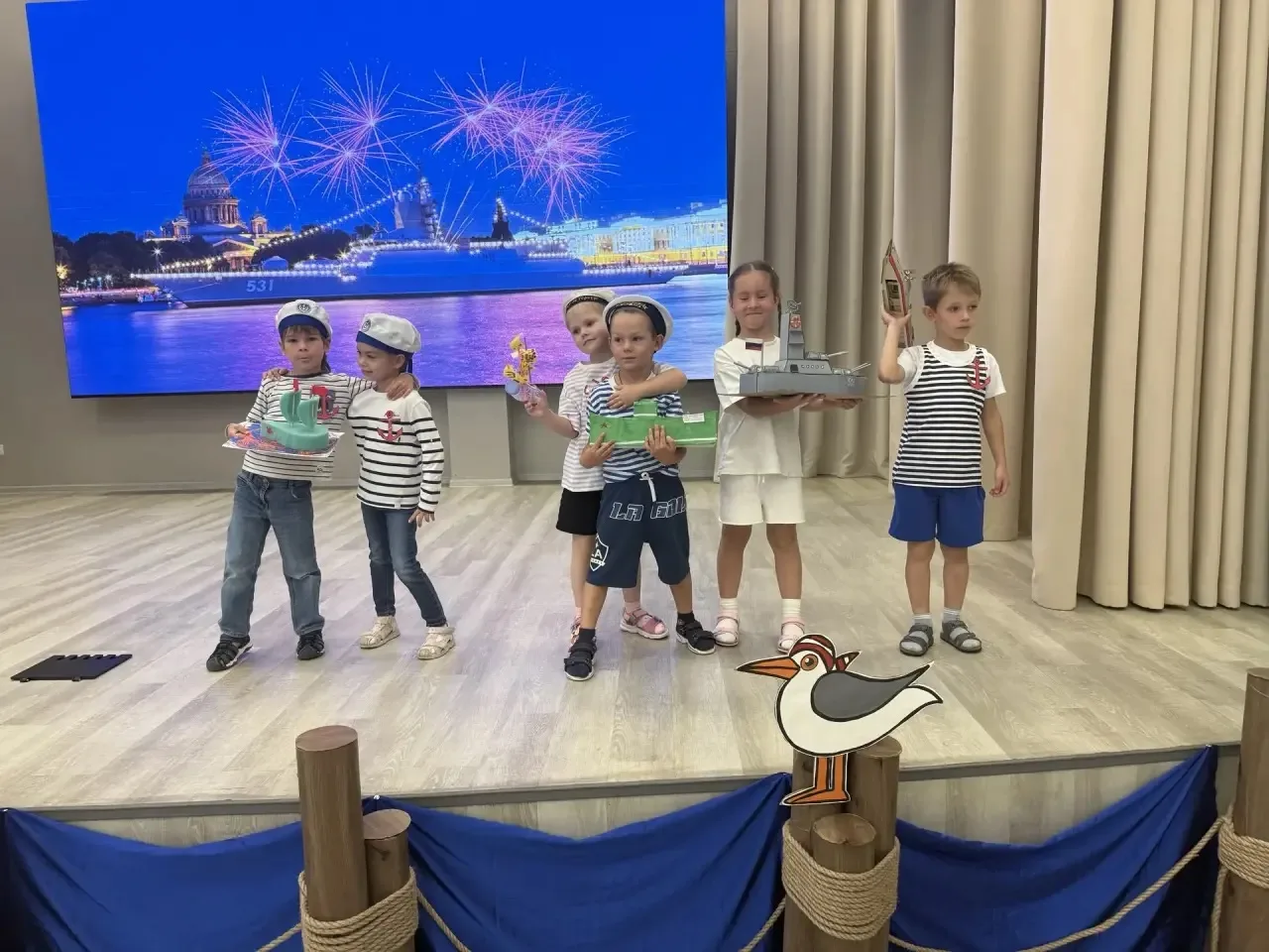 ⚓️ Свистать всех наверх! День ВМФ в нашем детском саду! 🌊
Утром ребята обнаружили бутылку с письмом