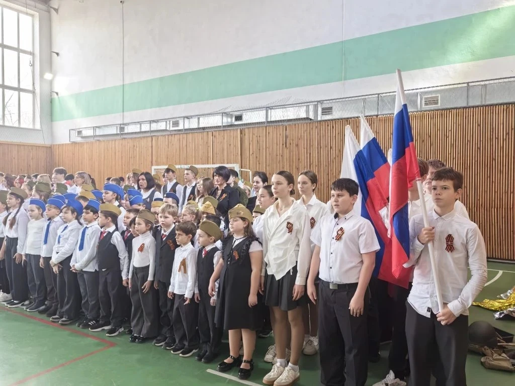 🇷🇺 27 февраля в нашей школе прошло знаковое событие — торжественное закрытие месяца оборонно-массово