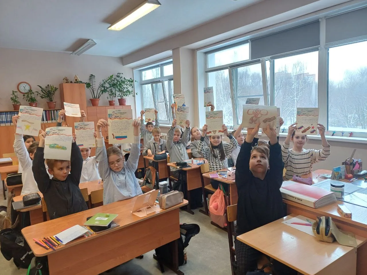 Учащиеся 4х классов приняли участие в написании писем героям накануне праздника 23 февраля!