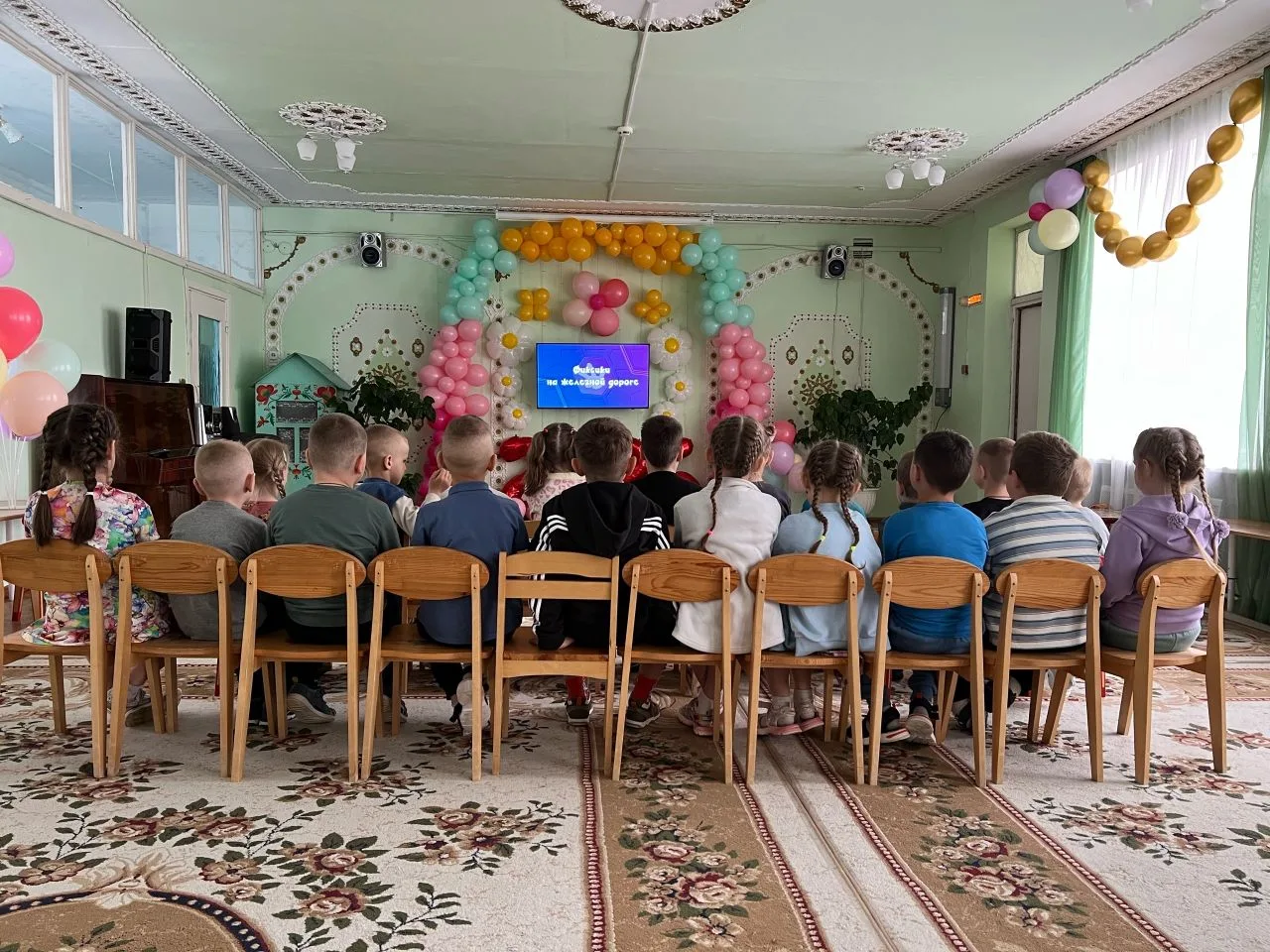 В рамках месячника «Уступи дорогу поездам!» 🚂🚃🚃🚃
🚂Просмотр видео-мультфильма: " Фиксики на желе