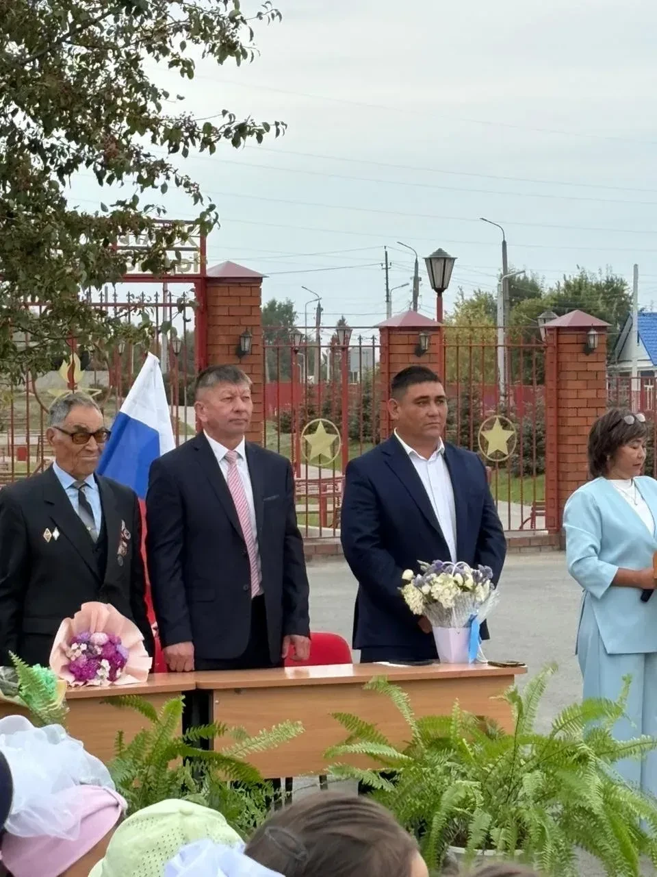 Сегодня в МОБУ СОШ №1 царила по-настоящему праздничная атмосфера: школа вновь распахнул...