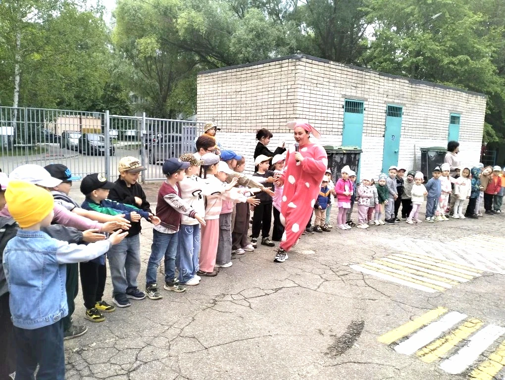 Сегодня у нас в гостях был наш любимый театр «ЁЖ»! 🎭✨
Артисты приехали с замечательным мероприятием