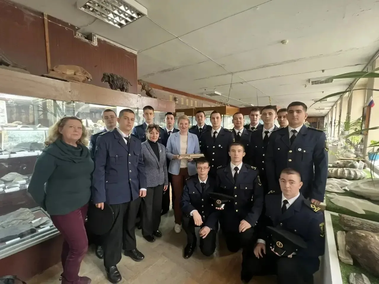 Курсантам МПК ХГМА провели выездной урок по предмету «Химия» 🧪  Занятие прошло под руководством преп