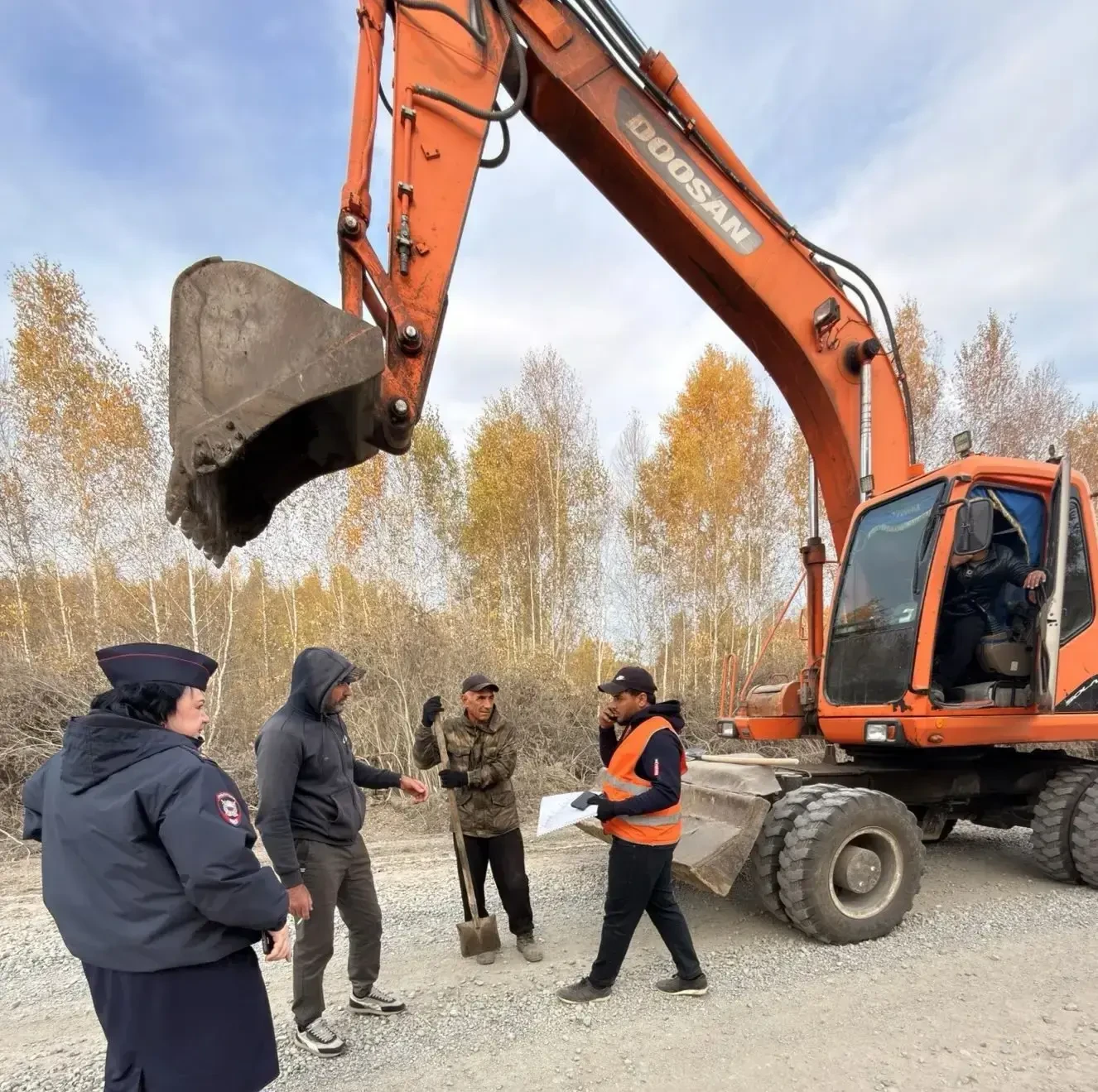 В Новосибирской области сотрудники полиции выявили 10 иностранных граждан, нарушивших м...