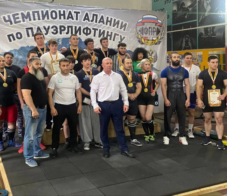 🏫 Студенты СКГМИ успешно выступили на соревнованиях по пауэрлифтингу

🏋‍♀ В спортивном зале "Ковче