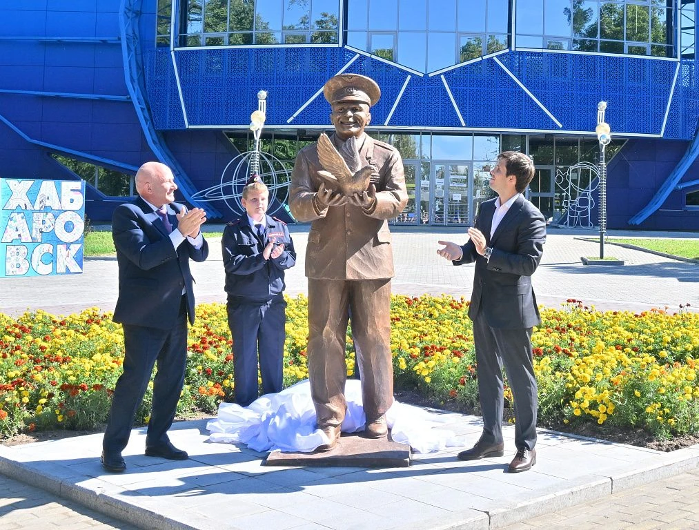 В Хабаровске состоялось торжественное открытие памятника первому космонавту планеты, Ге...