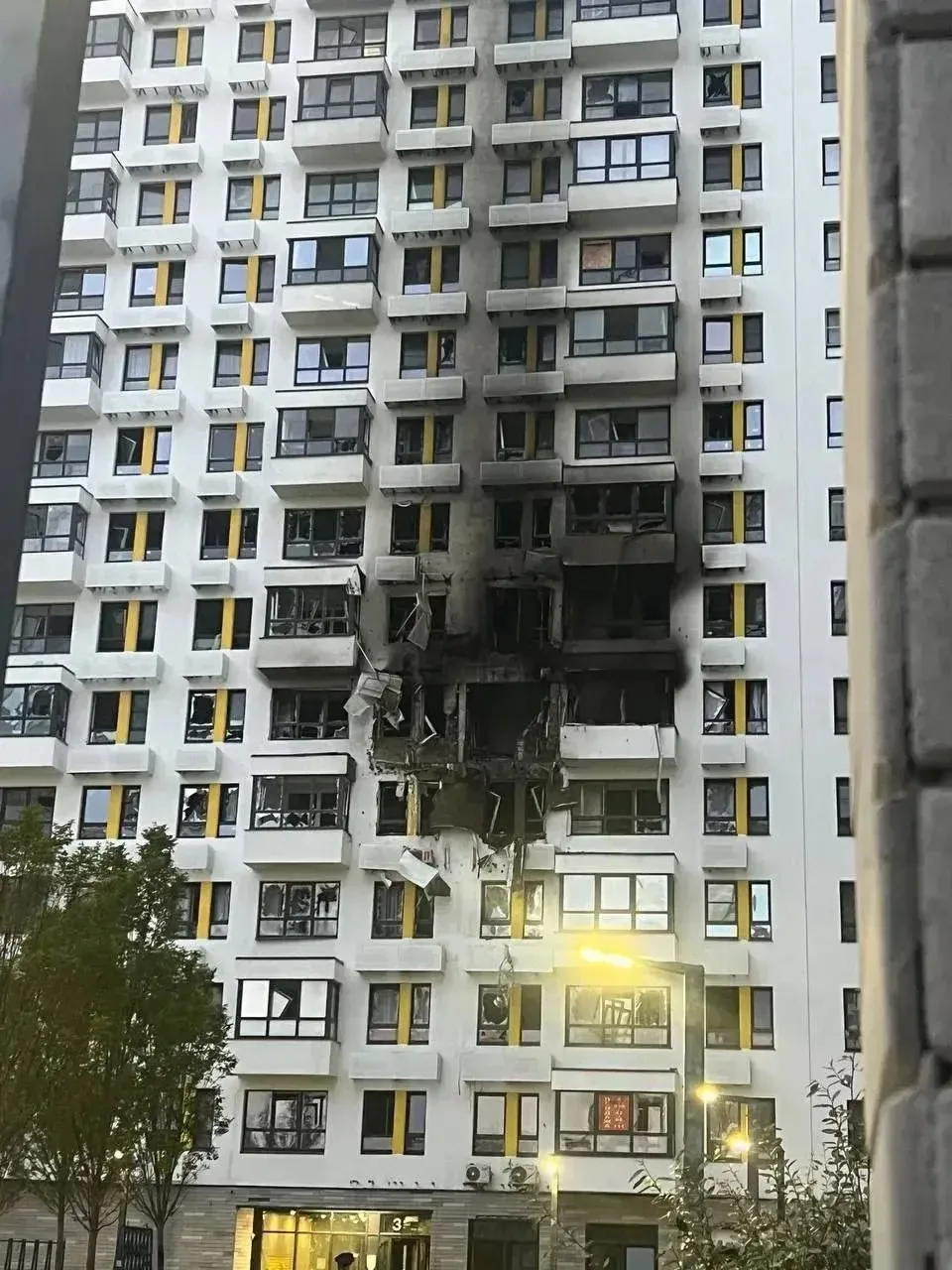 Четыре человека, в том числе ребенок, погибли после атаки украинских БПЛА по Новороссий...
