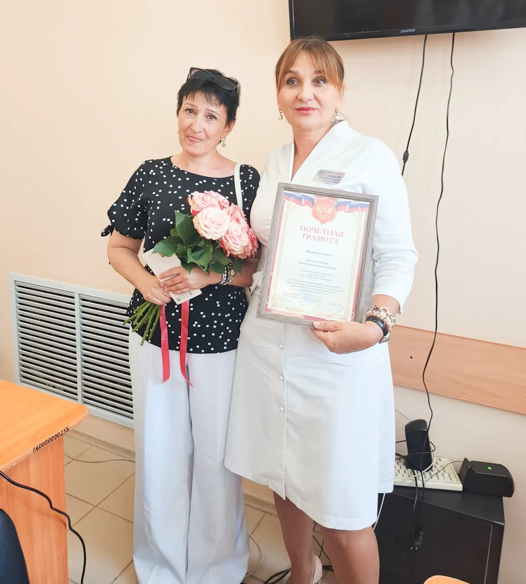 🌷32 года преданности делу: коллектив поликлиники №2 ГАУЗ «ГКБ №1» г. Оренбурга проводил на заслужен