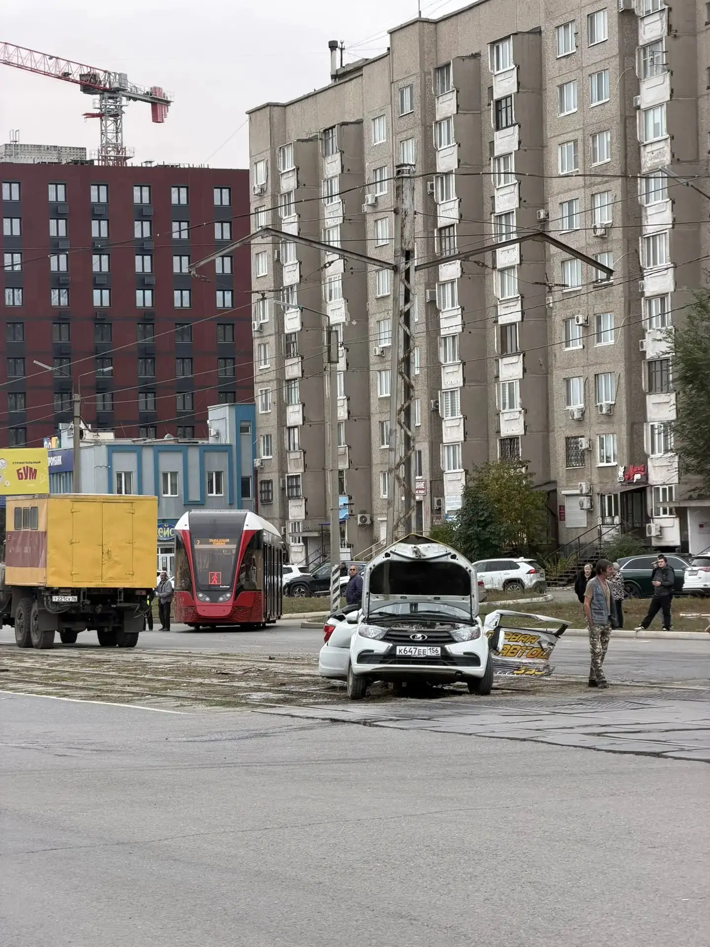 Саня Сергеич поделился кадрами с места аварии в районе перекрестка с улицей Гагарина с ...