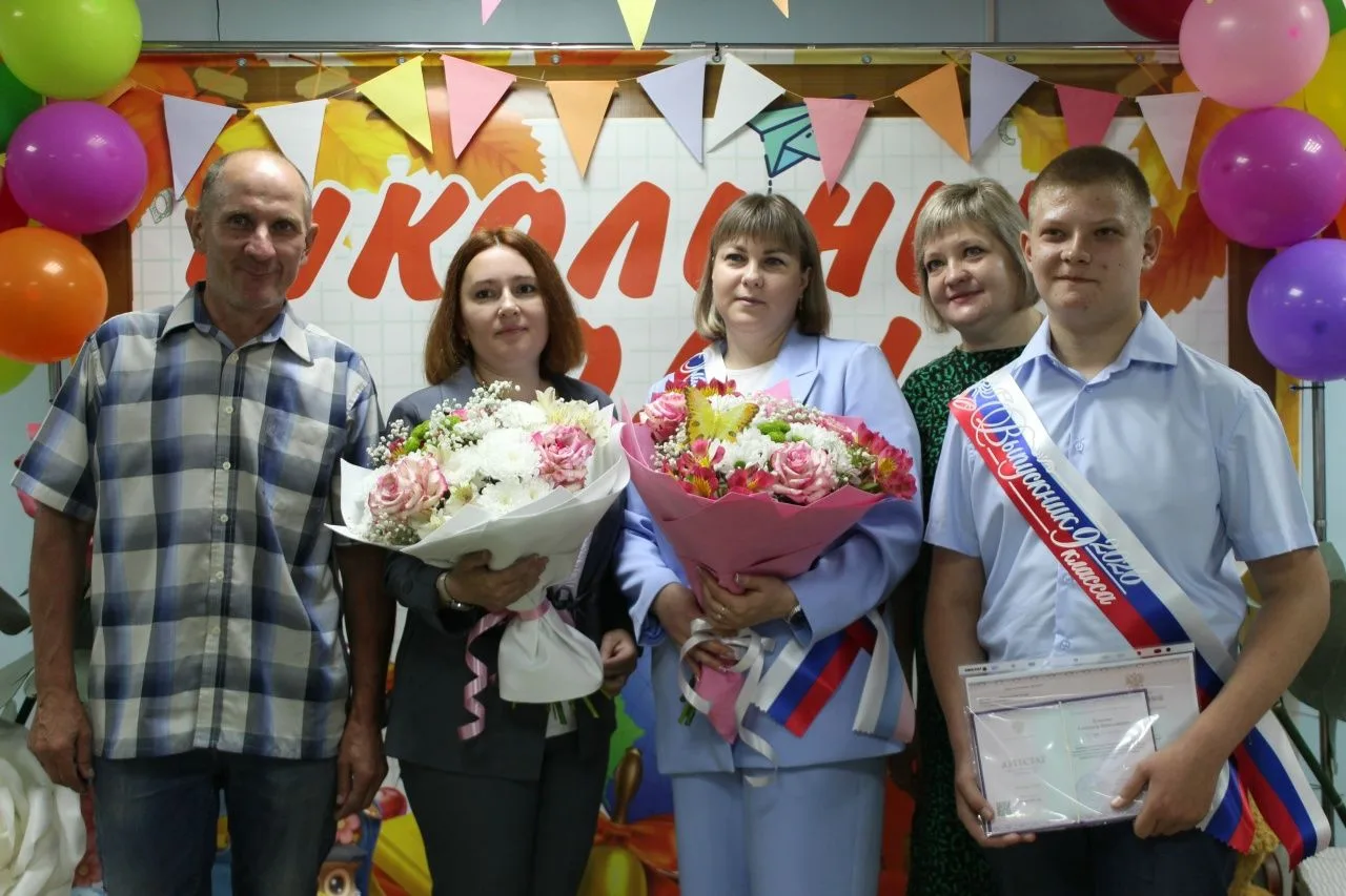 В школе состоялась торжественная церемония вручения аттестатов выпускникам 9‑х классов 

С напутстве