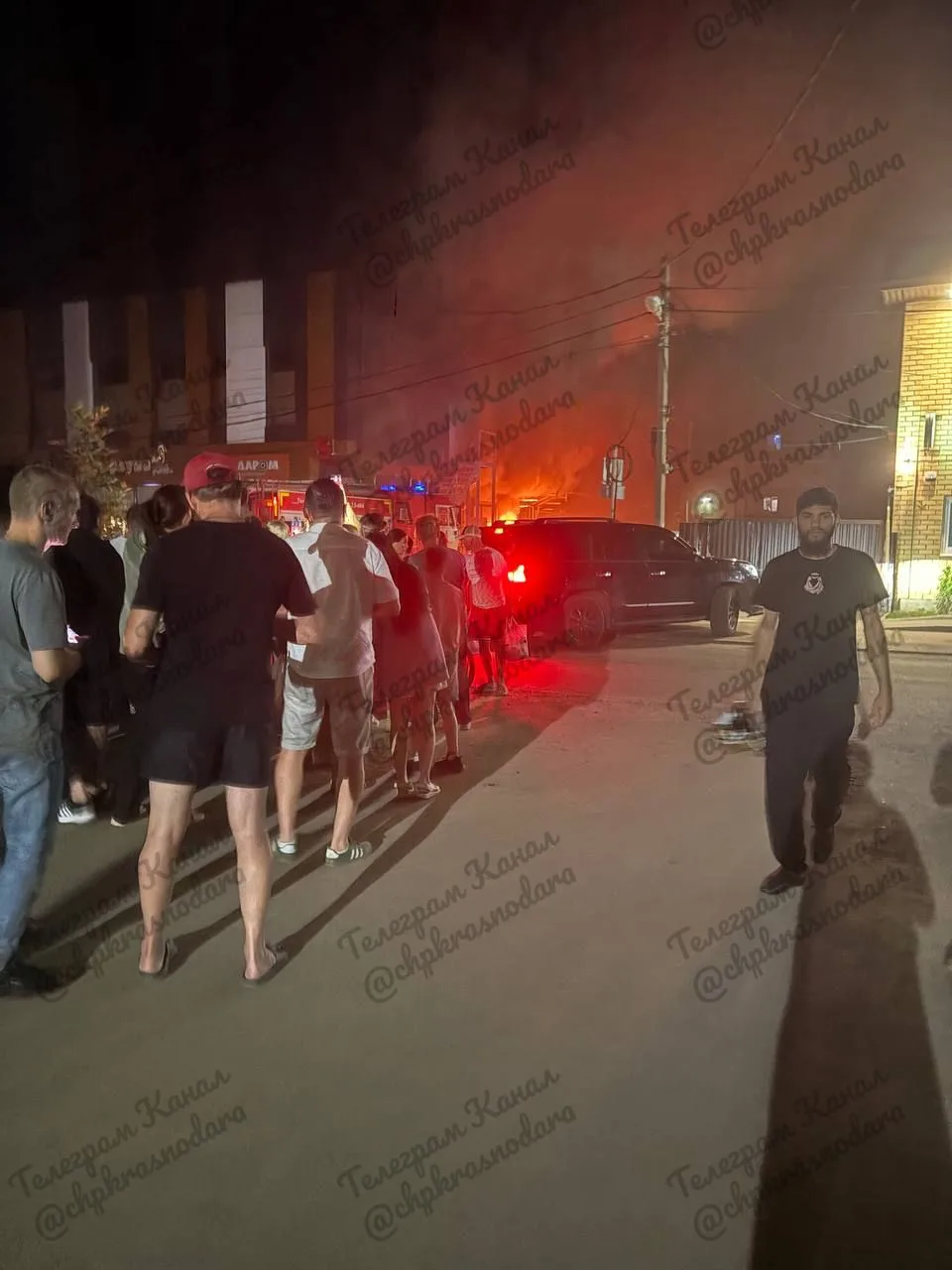 В посёлке Российском взорвался трансформатор, на весь район идёт дым.
