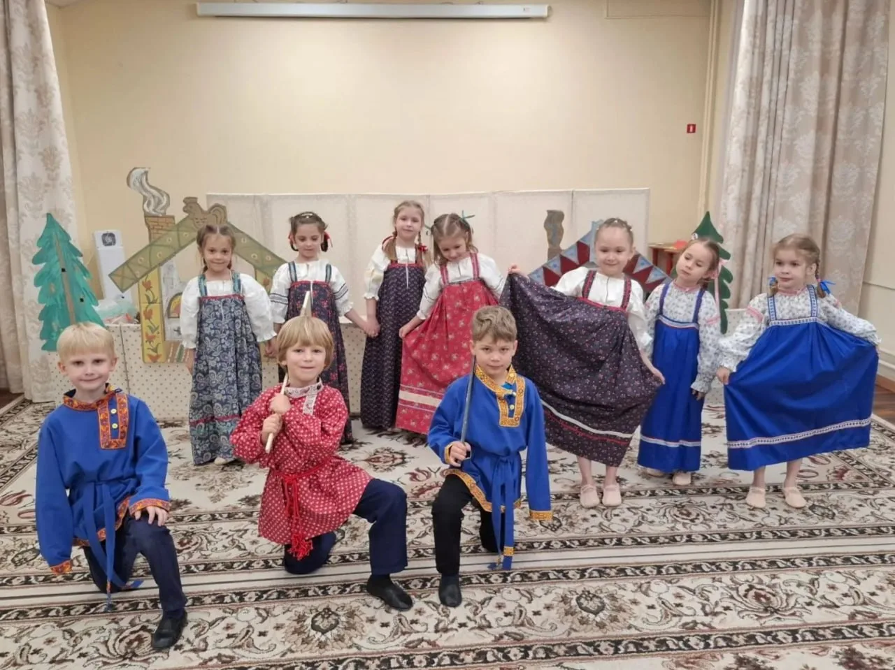 Наши звездочки ⭐️

🎭 Ежегодно Студия «Сказочный театр» принимает участие во Всероссийском фестивале