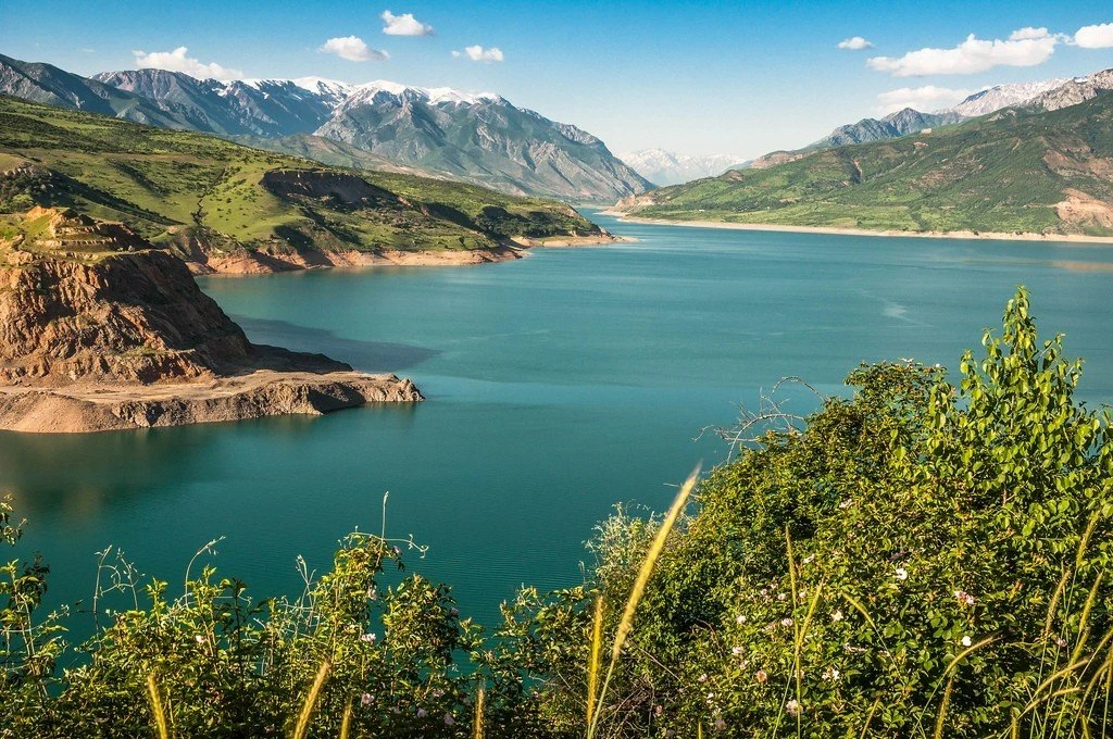 🌊 Чарвак: «Ташкентское море» в объятиях гор 🏔
